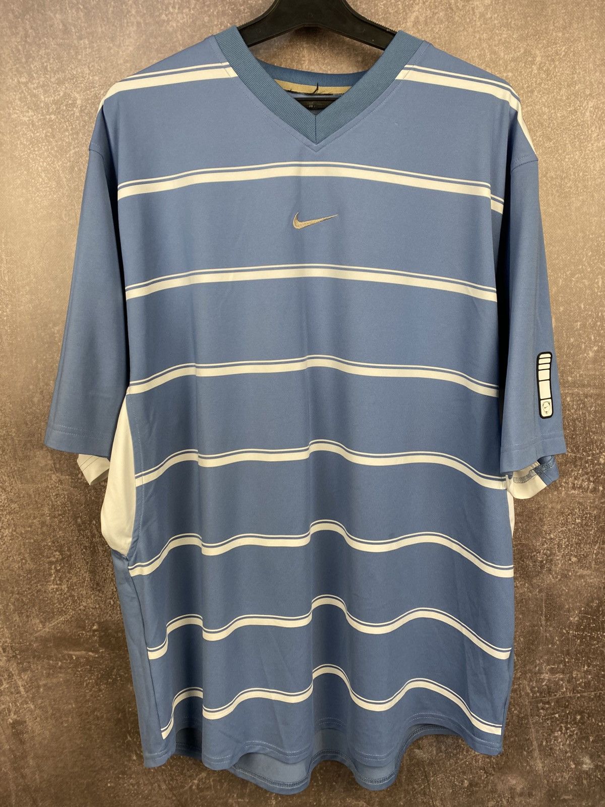 Nike Vintage Nike Center Logo T shirt Size US XL / EU 56 / 4 - 1 Thumbnail