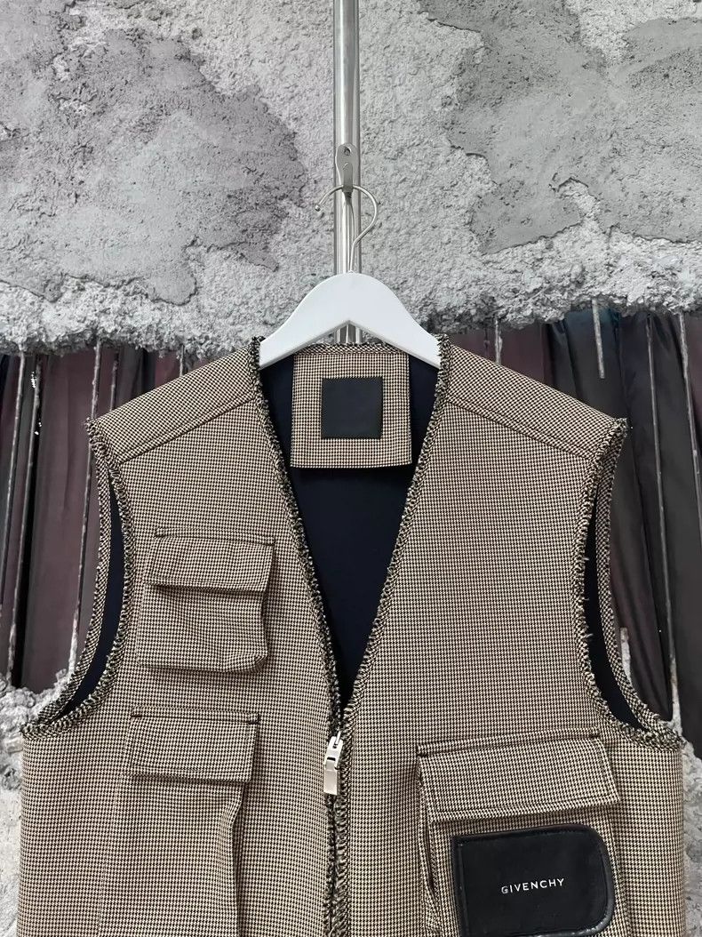 Givenchy Givenchy Size44 Functional Vest Size US M / EU 48-50 / 2 - 3 Thumbnail