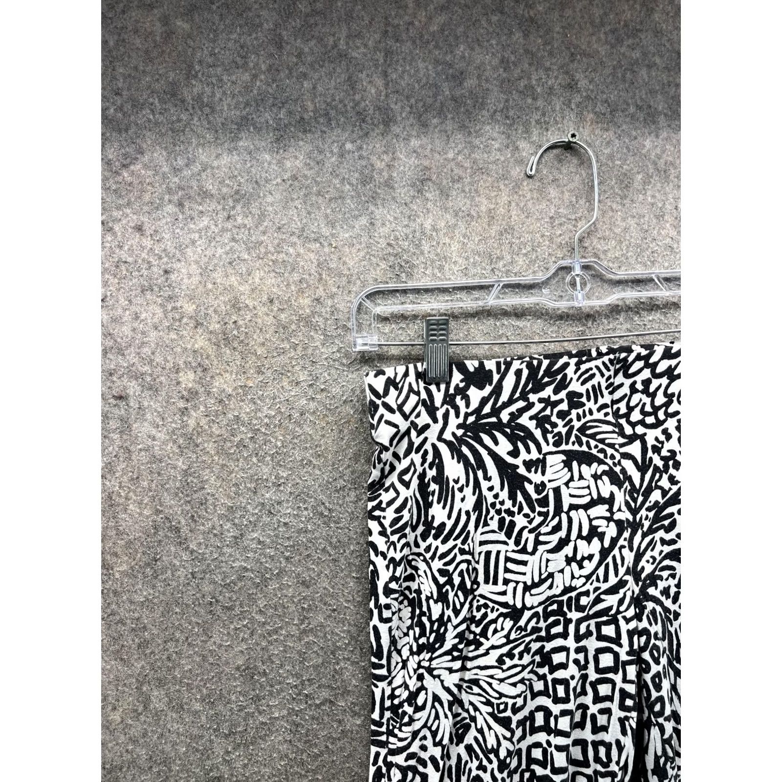 Lilly Pulitzer Lilly Pulitzer Pants Womens Small Black White Geometric Pull On Stretch Casual Pants Size 28" / US 6 / IT 42 - 7 Thumbnail