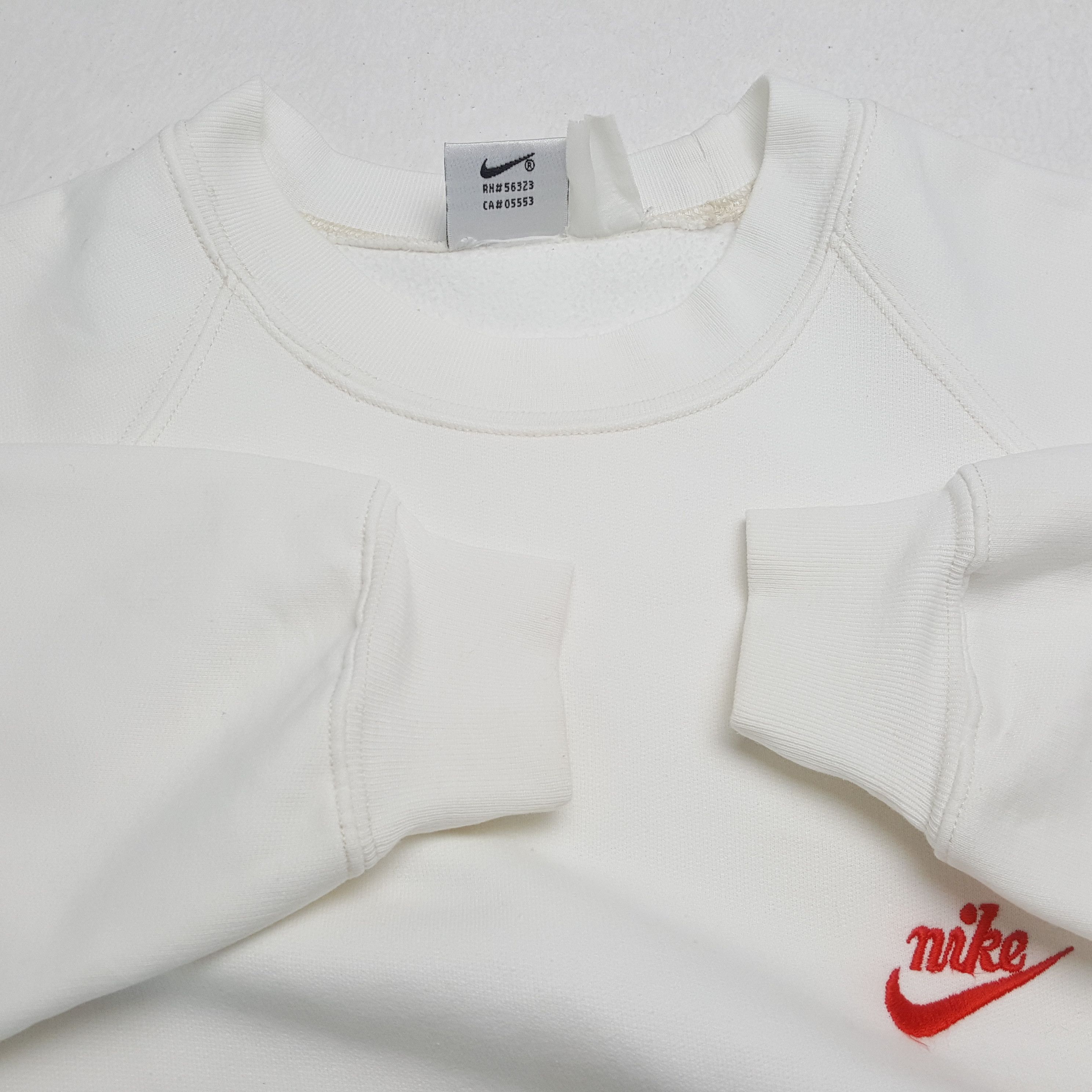 Nike × Vintage NIKE Small Logo Design Streetwear Style Sweatshirt Size US S / EU 44-46 / 1 - 8 Thumbnail
