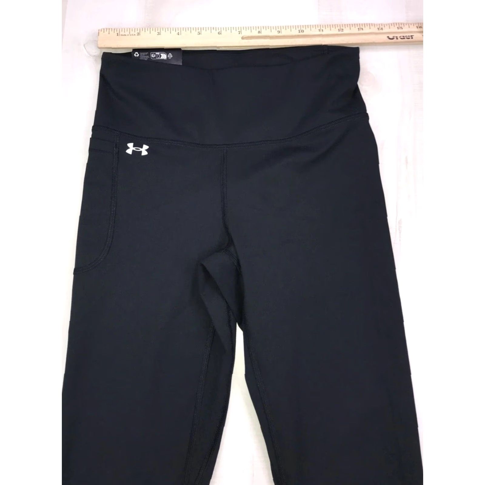 Under Armour Under Armour High Rise Capri Fitted Black Legging M Womens Capris, NdW? Size 32" / US 10 / IT 46 - 2 Thumbnail
