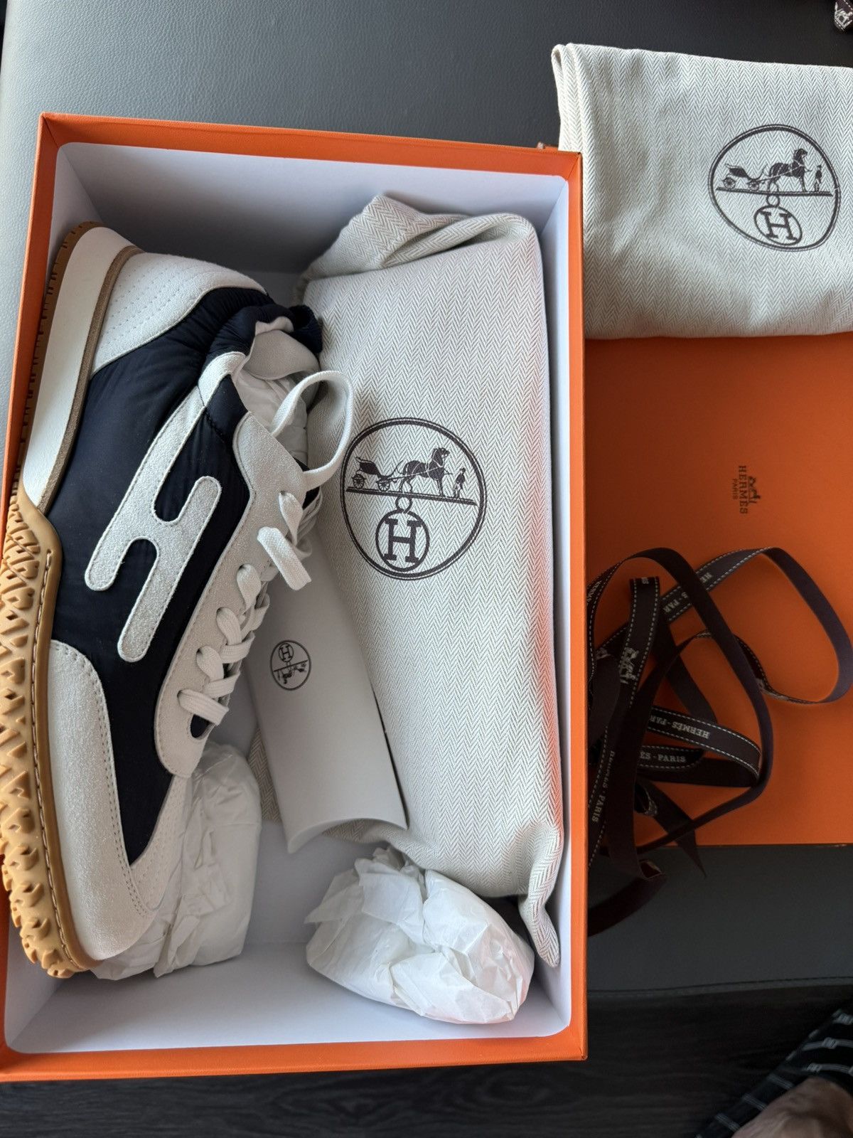 Hermes Brand New Full Set Hermes H Logo Sneaker Limited Edition Size US 10.5 / EU 43-44 - 17 Thumbnail