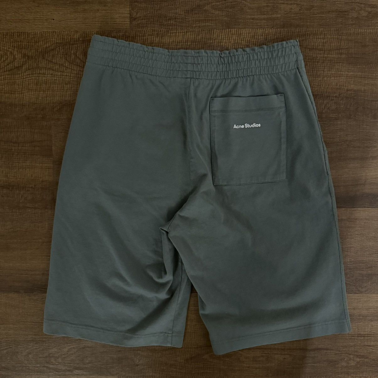 Acne Studios Acne Studios Exposed Seam Shorts Cedar Green Size US 30 / EU 46 - 1 Thumbnail