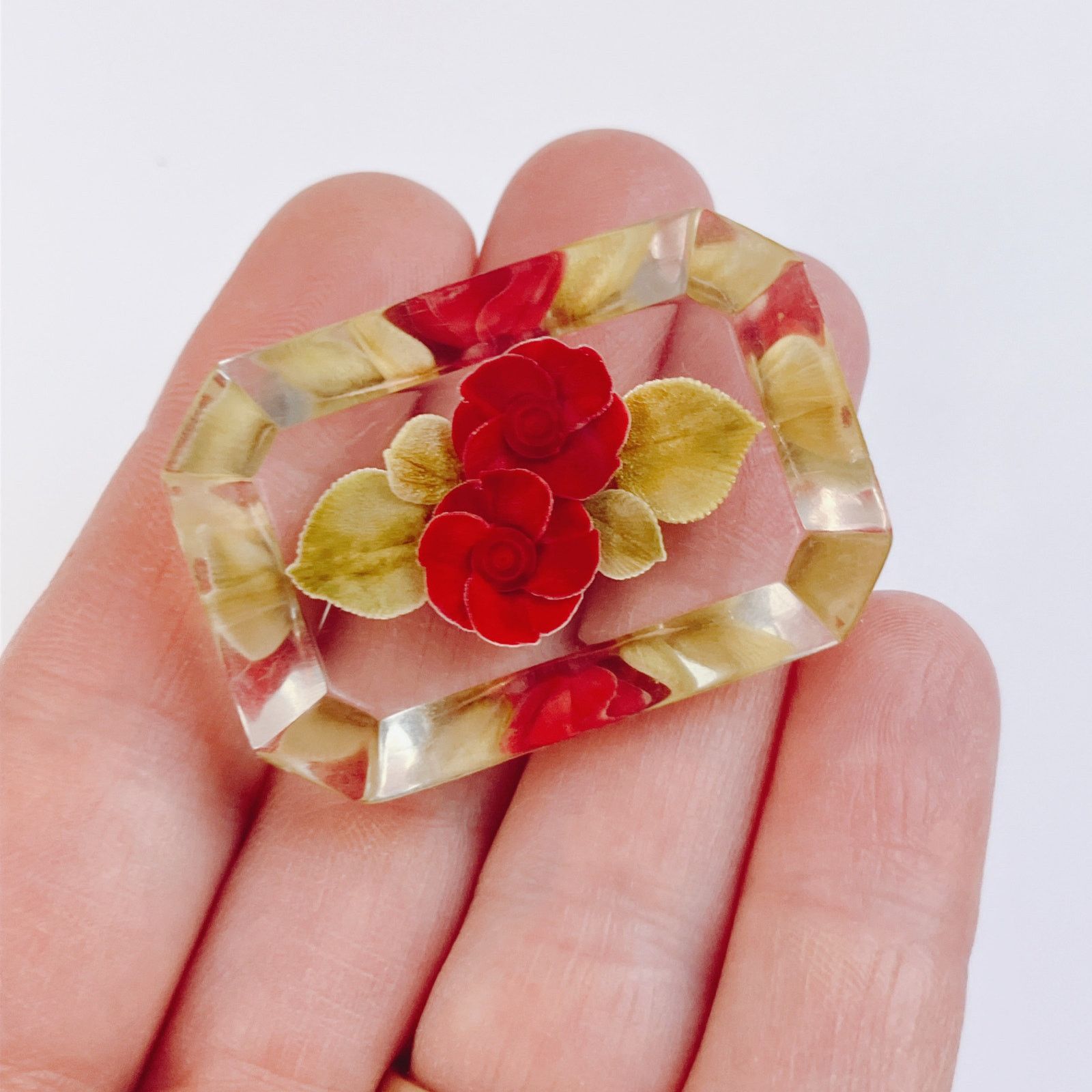 Vintage Vintage 1940s Reverse Carved Lucite Floral Brooch Red Roses Size ONE SIZE - 2 Thumbnail