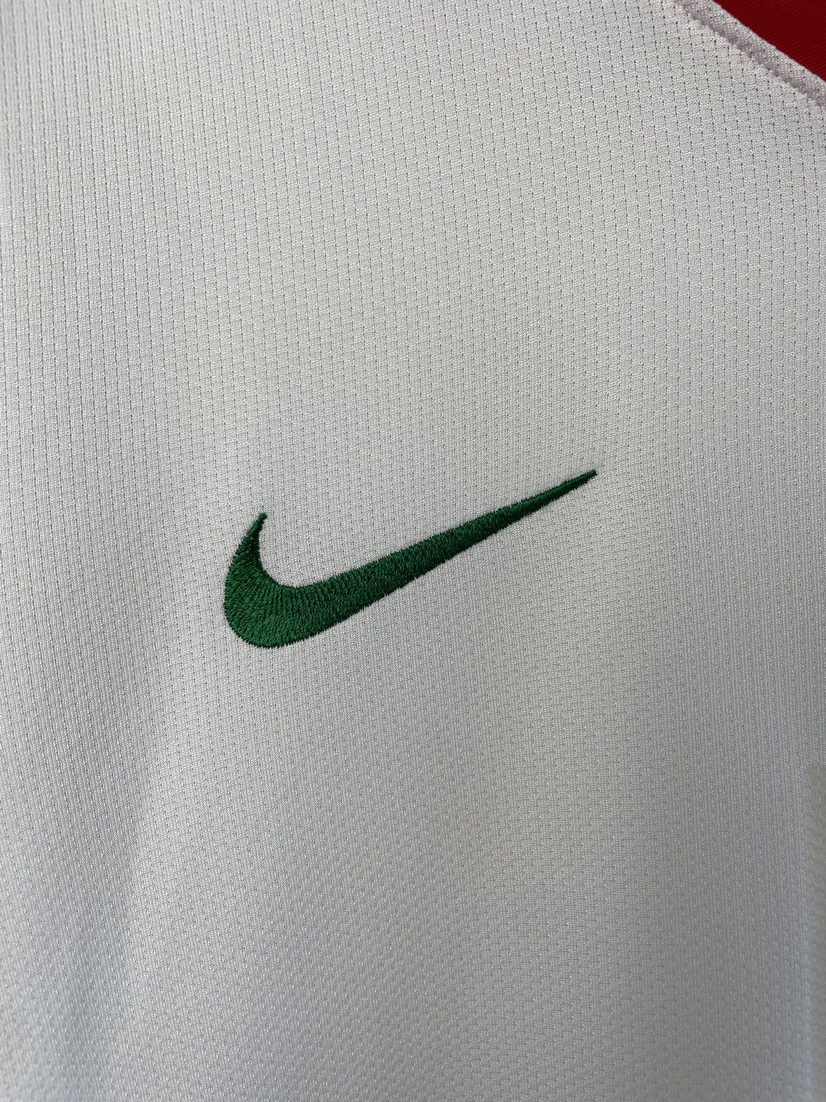 Vintage Portugal Away Tee Euro 2008 Quaresma #17 Socer Jersey Size US L / EU 52-54 / 3 - 9 Thumbnail