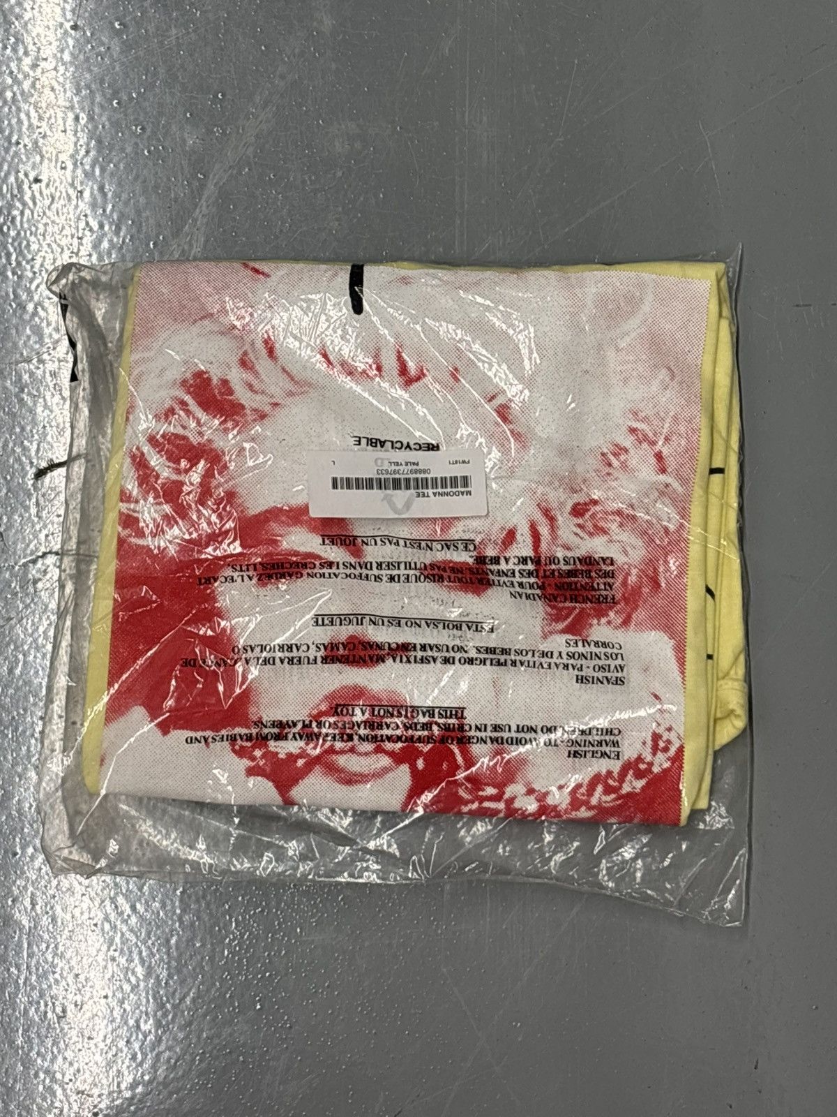 Supreme Supreme Madonna tee pale/yellow Size US L / EU 52-54 / 3 - 1 Thumbnail