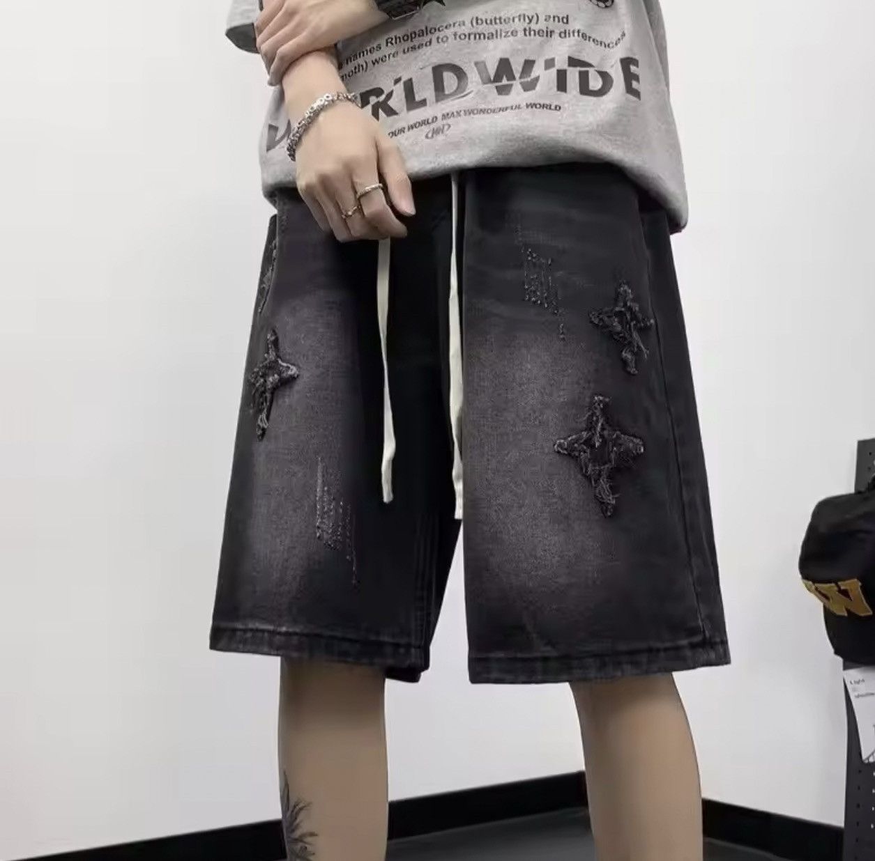 Other Distressed Star-Patch Denim Jorts – Vintage StyleWashed Grey Size US 29 - 3 Thumbnail