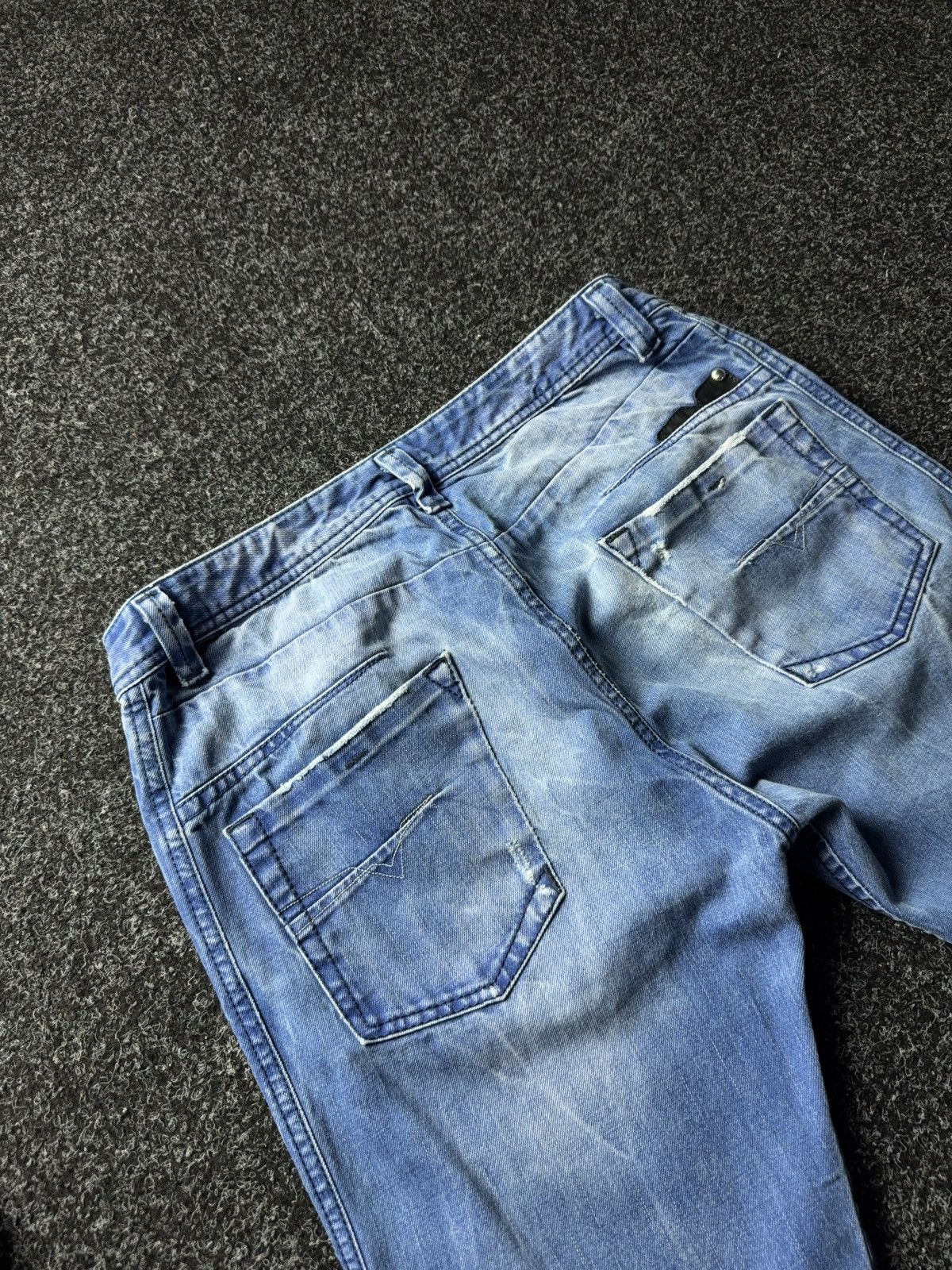 Diesel Y2K 00s Diesel Darron Jeans Light Blue Wash Made in Italy Size US 32 / EU 48 - 15 Thumbnail