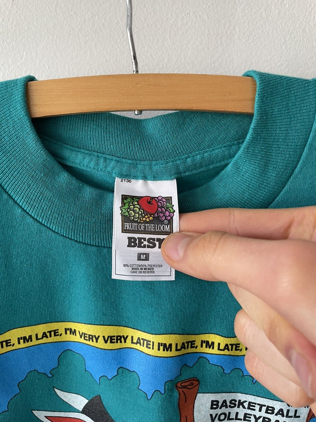 Fruit Of The Loom × Vintage Vintage 90s Alice in Wonderland I’m Late tee Size US M / EU 48-50 / 2 - 6 Thumbnail