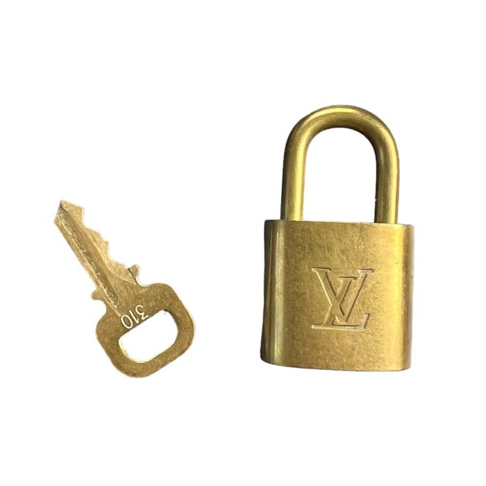 Louis Vuitton Lock And Key (310)On Necklace