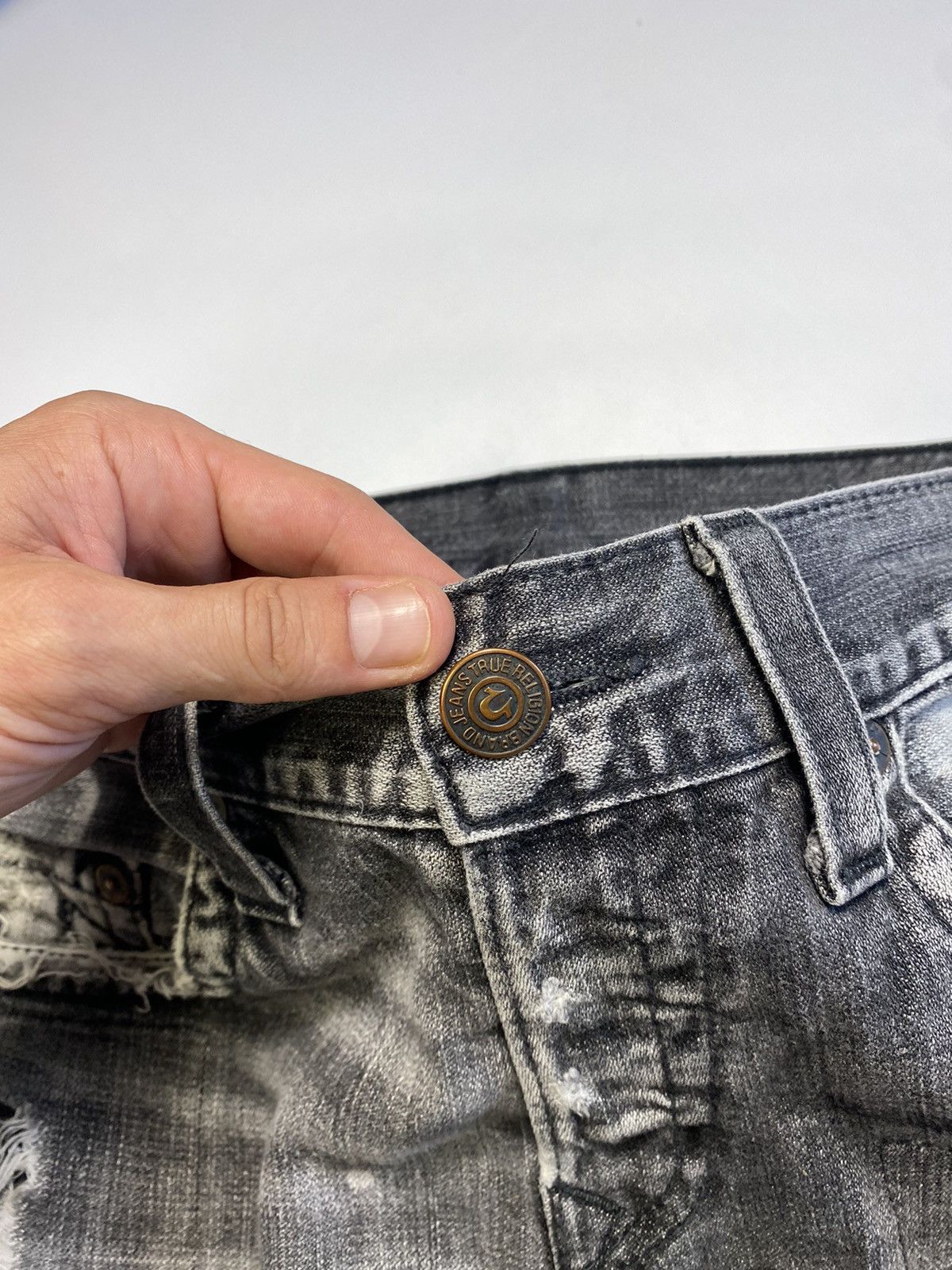 Hysteric Glamour × True Religion TRUE RELIGION RICKY RELAXED STRAIGHT DISTRESSED DENIM JEANS Size US 32 / EU 48 - 13 Thumbnail
