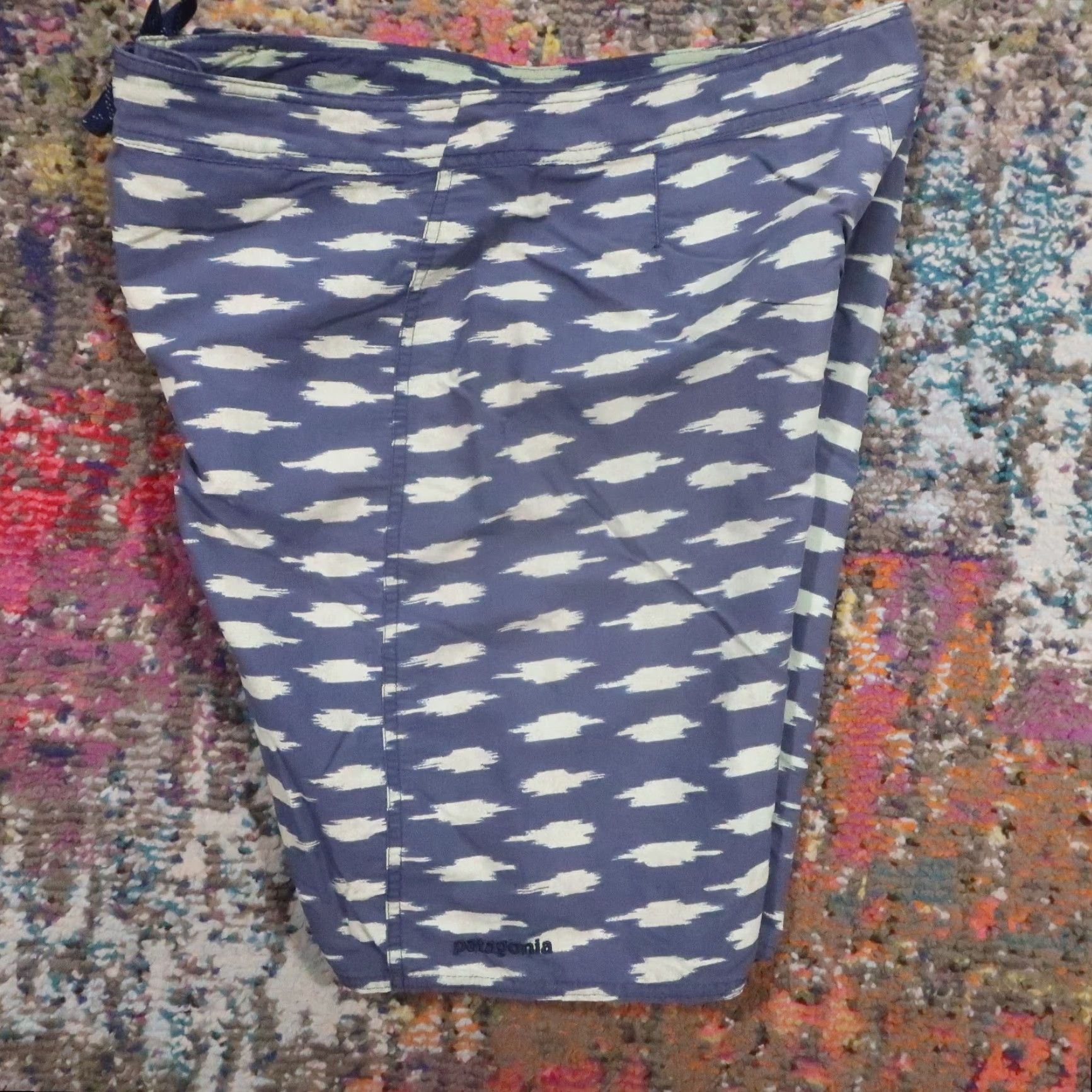 Patagonia Patagonia Board Shorts Mens 34 Gray Aztec Geometric Pockets Nylon Unlined Beach Swim Trunks Mens B bottom Size US 34 / EU 50 - 6 Thumbnail