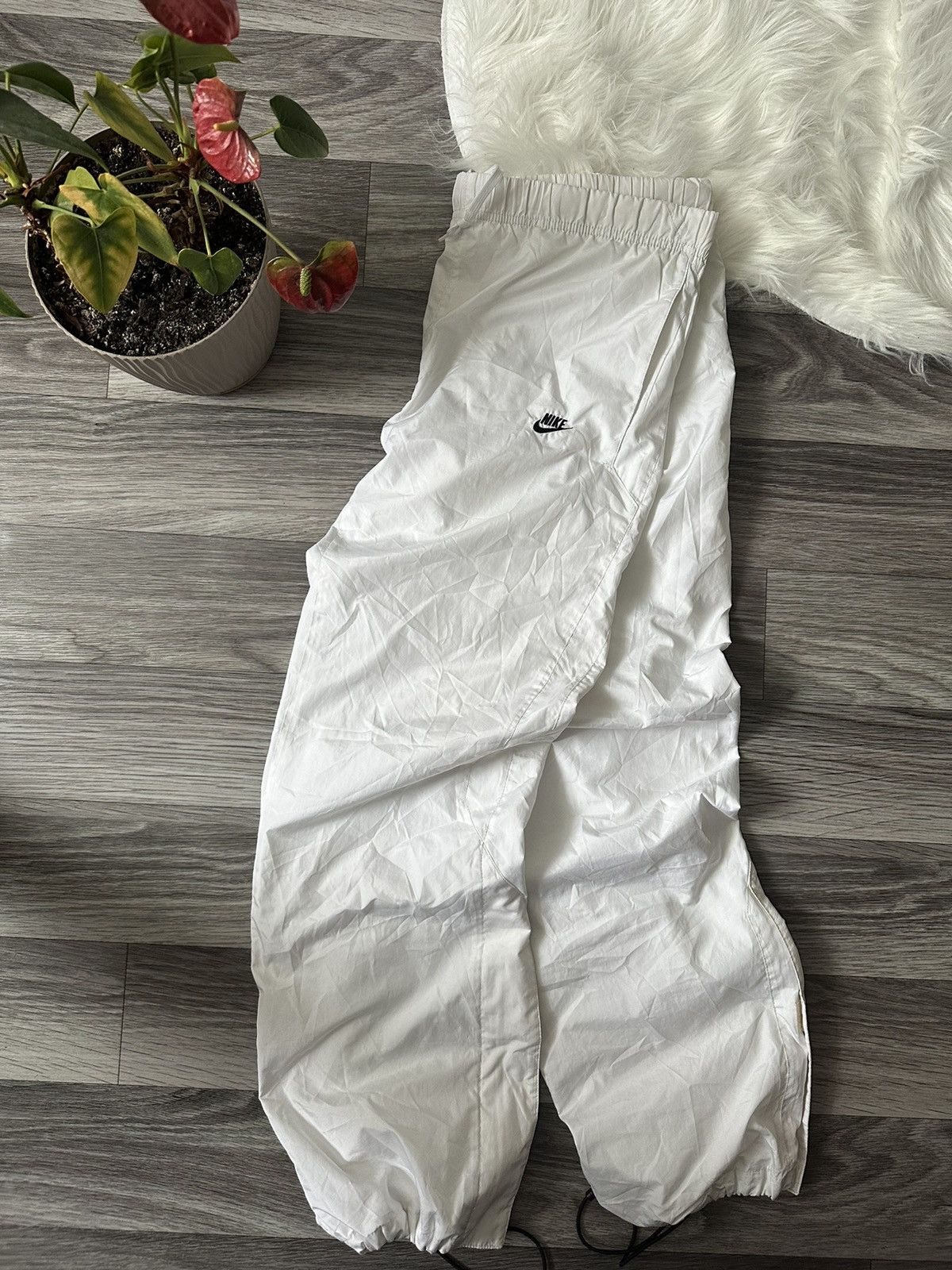 Nike Nike Vintage Nylon Baggy White Trackpants y2k rare size L Size US 34 / EU 50 - 1 Thumbnail