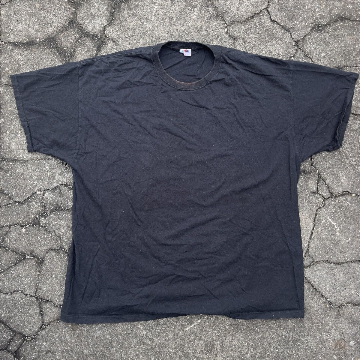 Fruit Of The Loom × Vintage Vintage Y2K FRUIT OF THE LOOM Blank Faded Black Shirt Size US XXL / EU 58 / 5 - 1 Thumbnail