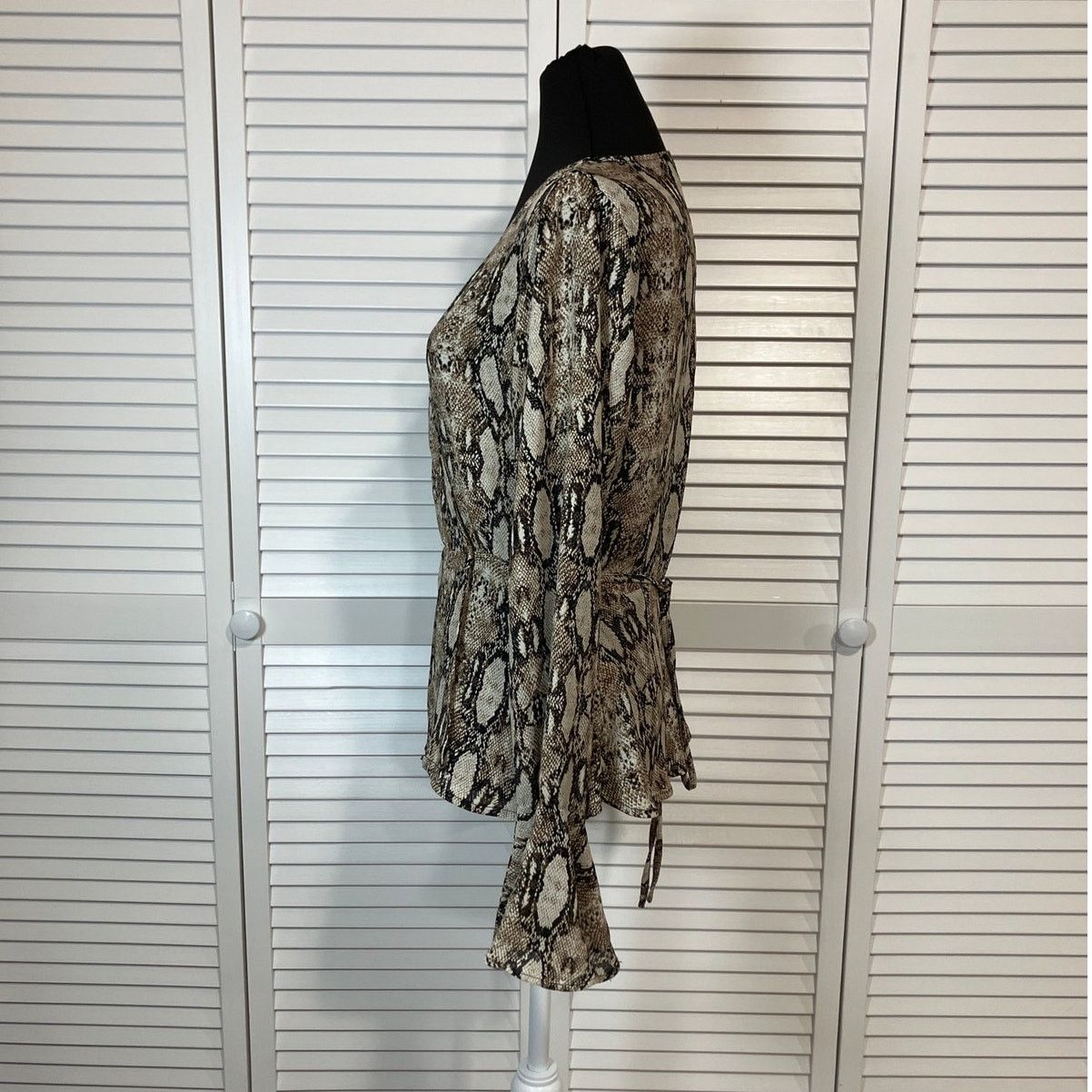 Other HYFVE Boho Brown Snake Print Long Sleeve Wrap Blouse L Size L / US 10 / IT 46 - 2 Thumbnail