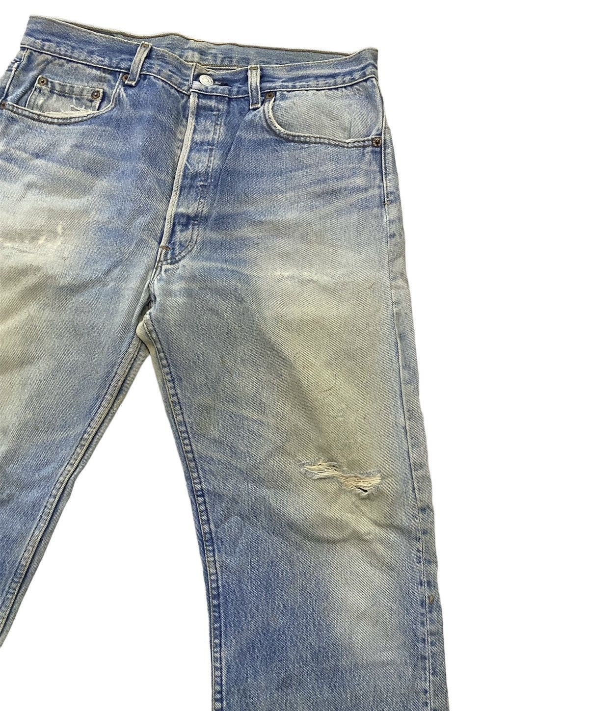 VINTAGE LEVIS 501 BUTTON FLY KURT COBAIN STYLE RIPPED JEANS - Main Image