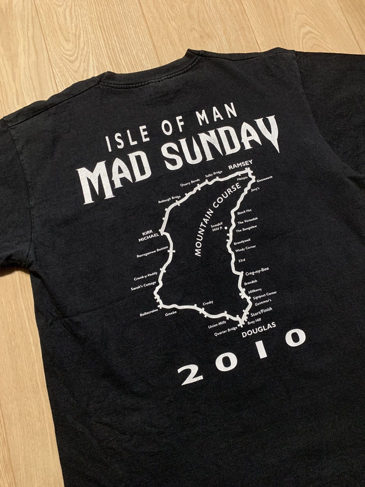 Vintage Isle Of Man Mad Sunday 2010 Vintage T-Shirt Size US L / EU 52-54 / 3 - 10 Thumbnail