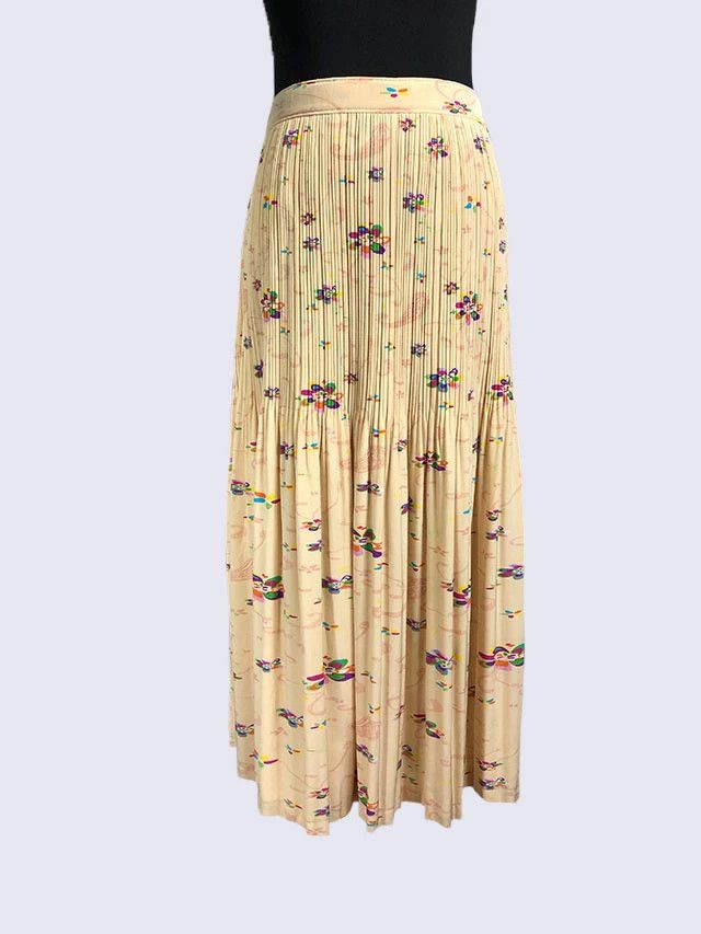 Issey Miyake issey miyake size:2 Cream-pleated skirt 2506-Nextarrow Size 42" / US 20 - 1 Thumbnail