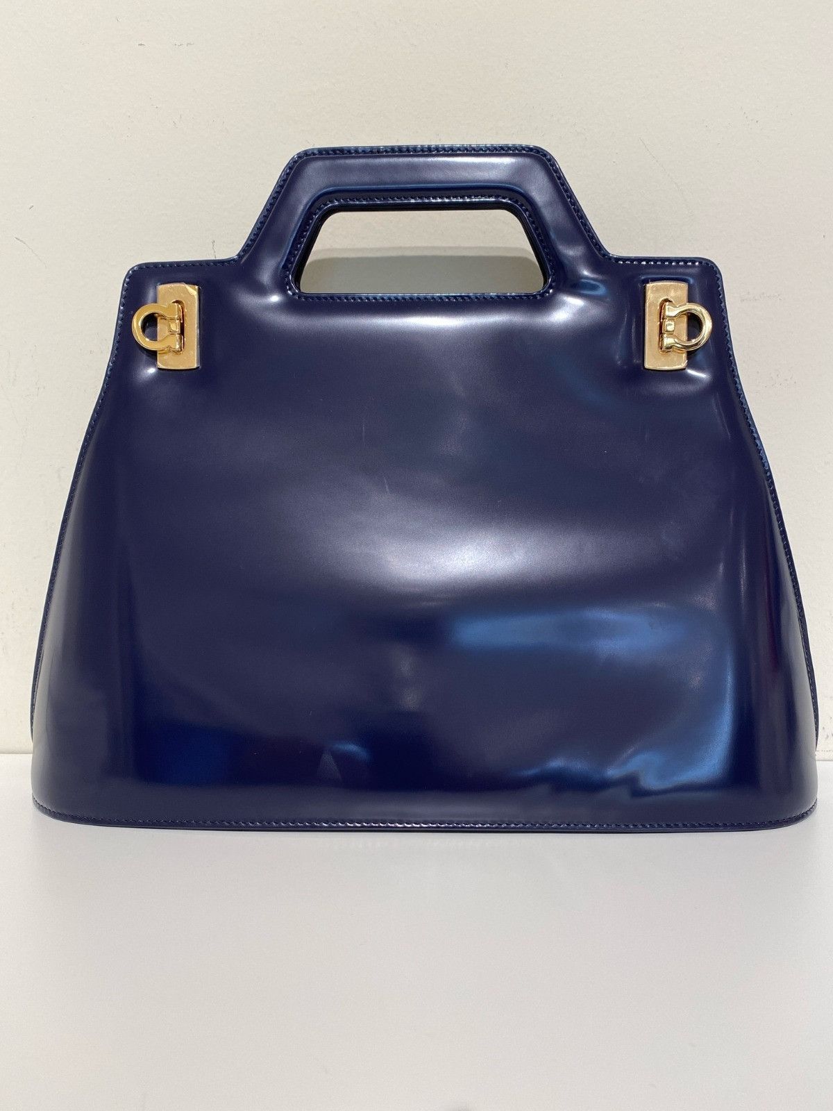 Salvatore Ferragamo o1s1rm0924 Size: OS / Wanda Handle Bag in Blue Size ONE SIZE - 1 Thumbnail