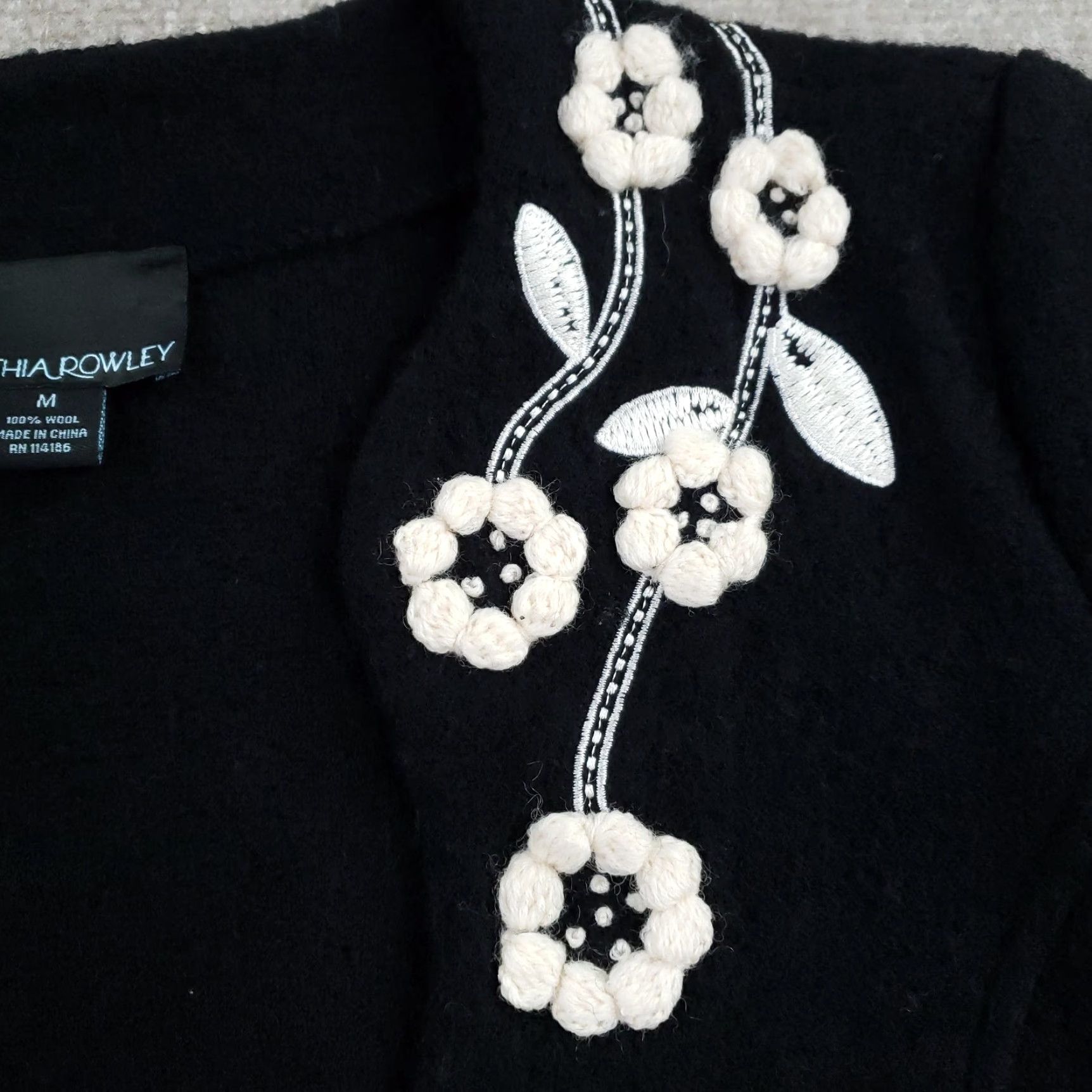 Cynthia Rowley Cynthia Rowley Cardigan Women Medium Black Wool Floral Belted Crochet Open Front V-Neck Sweater Size M / US 6-8 / IT 42-44 - 7 Thumbnail