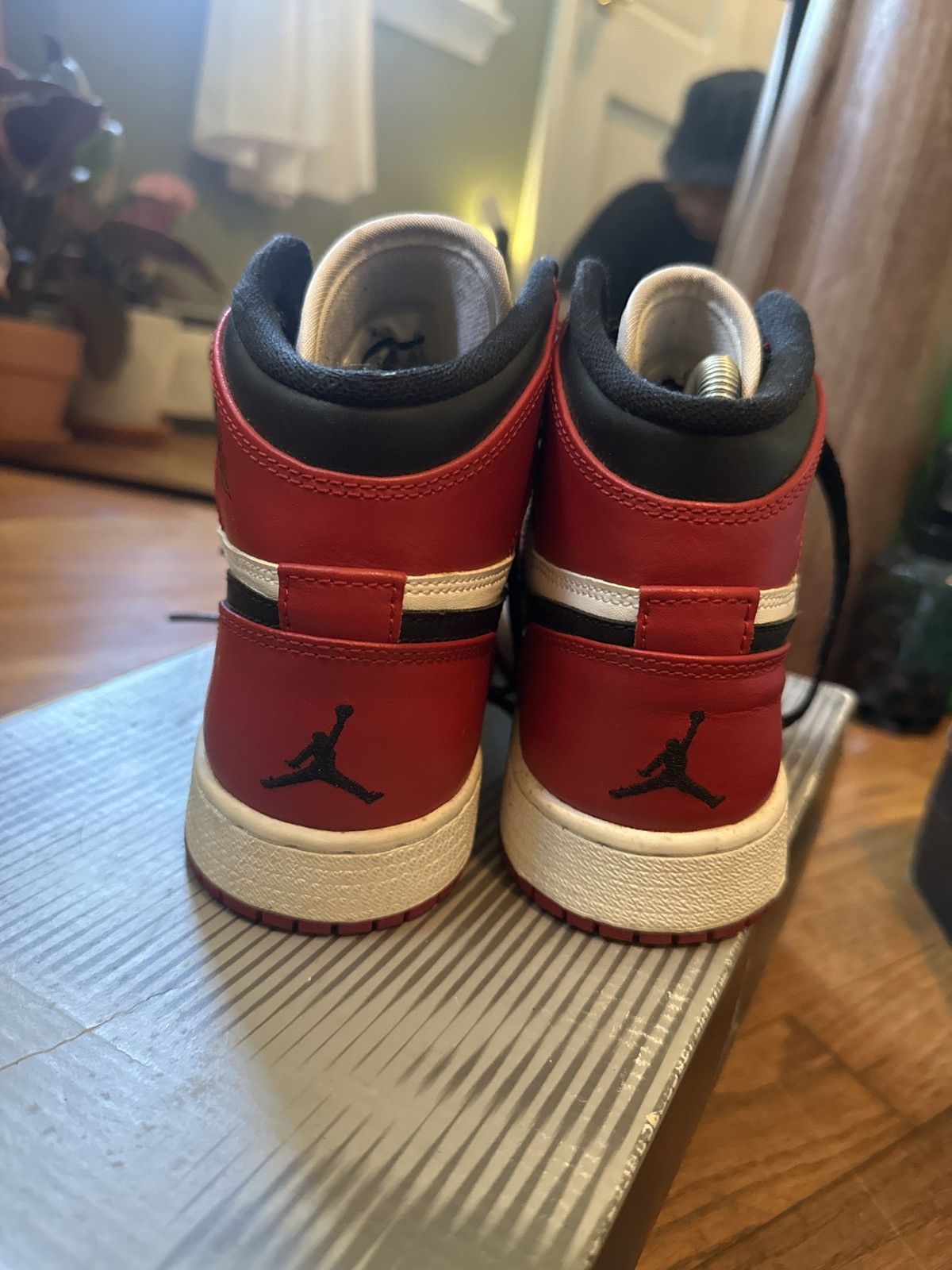 Jordan Brand Air Jordan 1 Retro High 'Chicago' 2013 Size US 6 / IT 36 - 5 Thumbnail