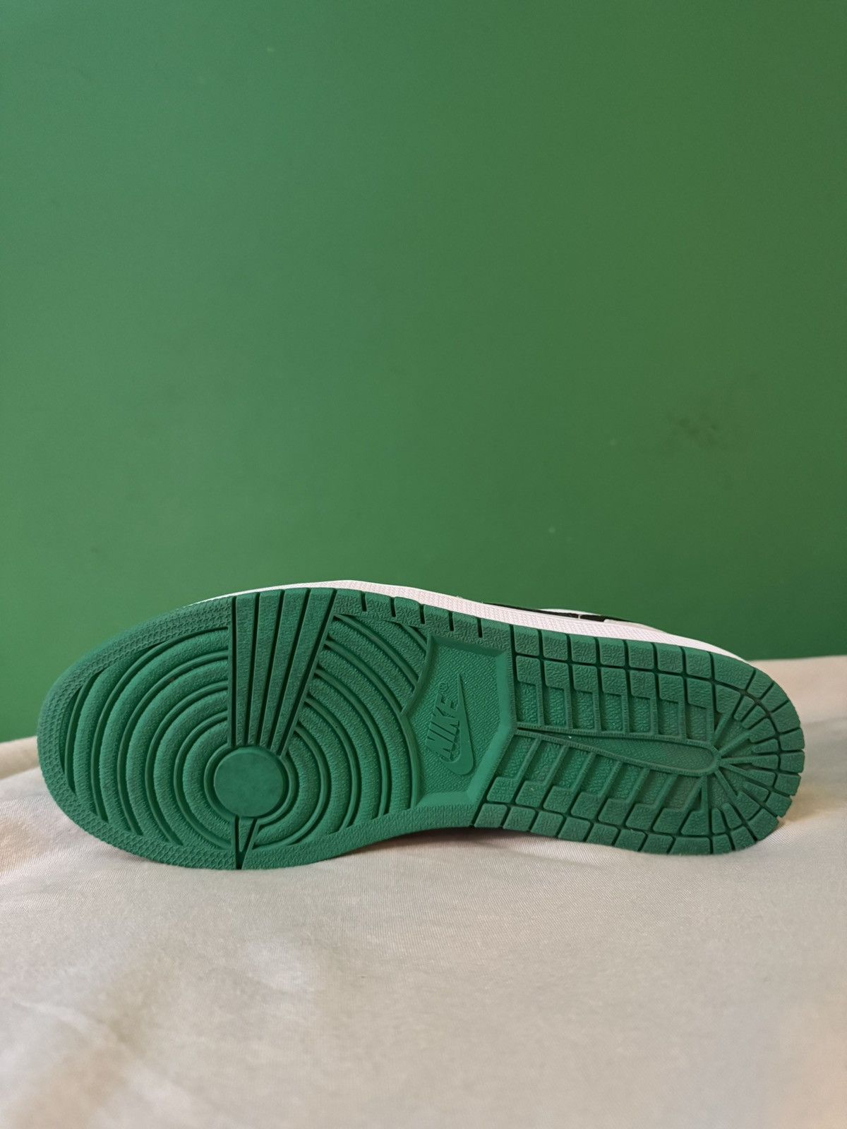 Jordan Brand Jordan 1 low white lucky green 2020 Size US 11 / EU 44 - 5 Thumbnail