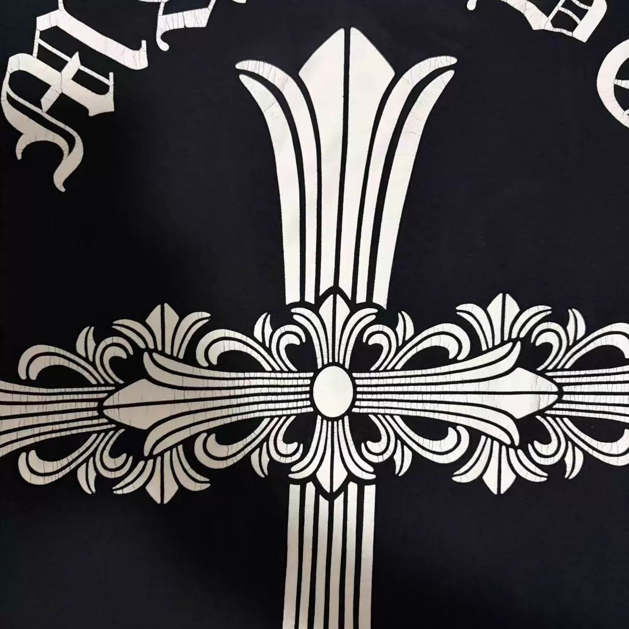 Chrome Hearts Chrome Hearts Cross Logo Cracked Print Short Sleeve Tee M Size US M / EU 48-50 / 2 - 3 Thumbnail