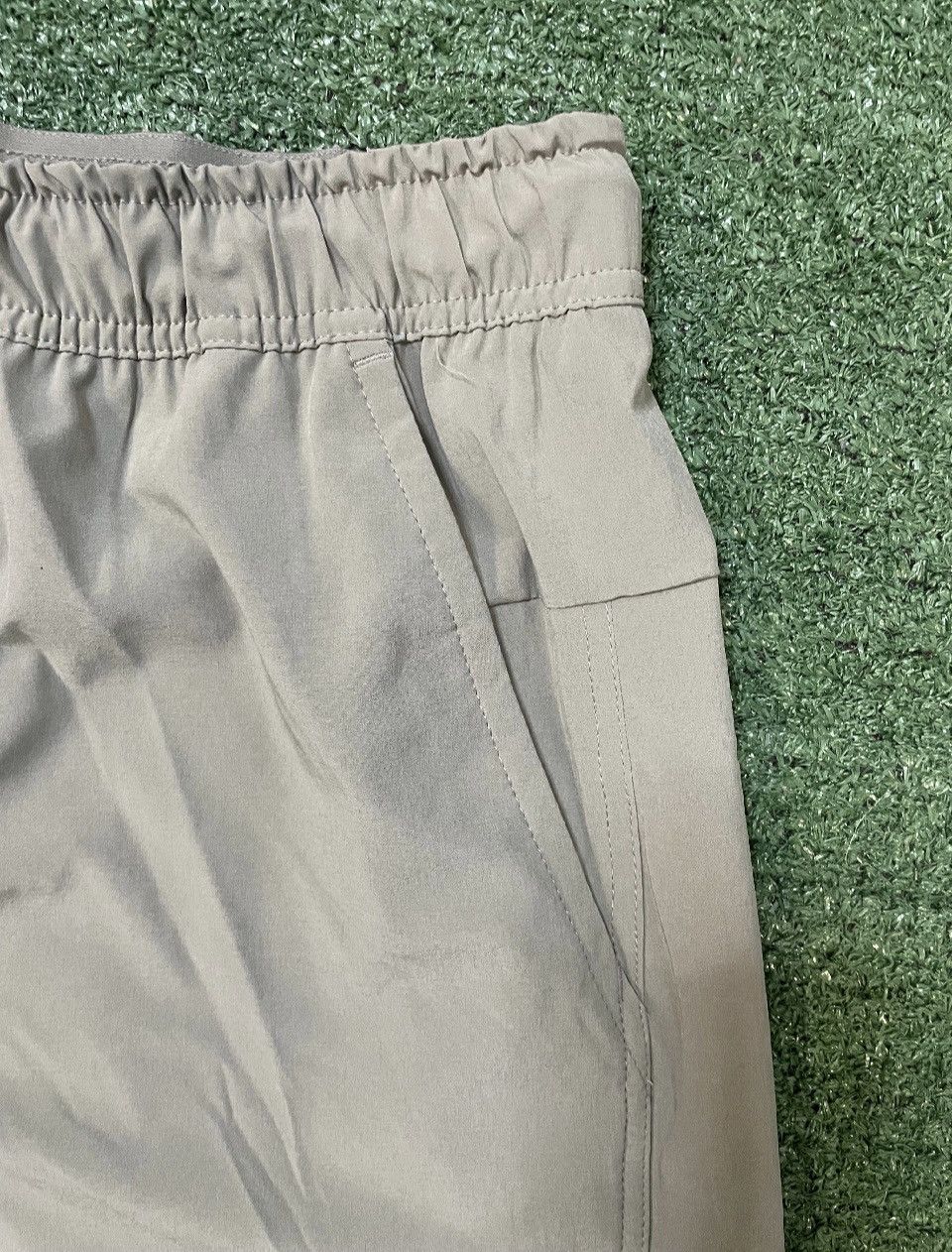 Nike Nike unlimited swoosh shorts Size US 36 / EU 52 - 3 Thumbnail