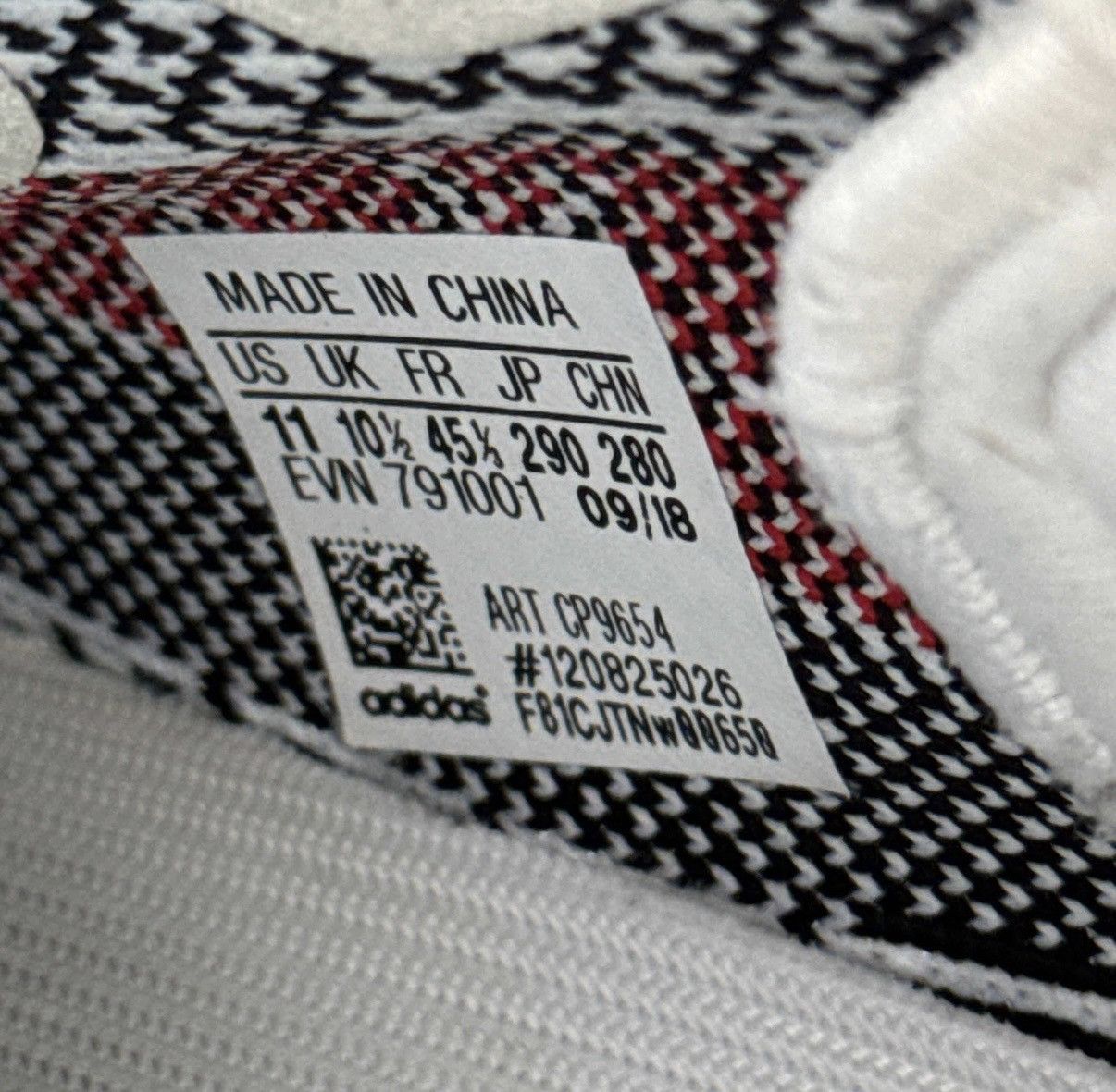 Yeezy Boost 350 V2 Zebra Size US 11 / EU 44 - 6 Thumbnail