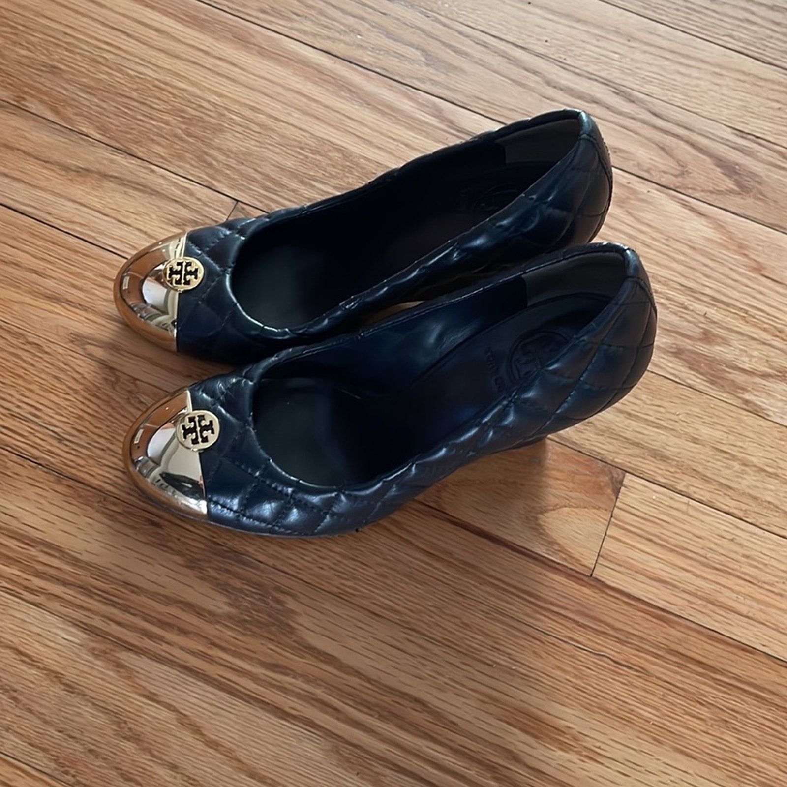 Tory Burch Tory Burch Kaitlin black quilted gold leather wedge 7 Size US 7 / IT 37 - 5 Thumbnail