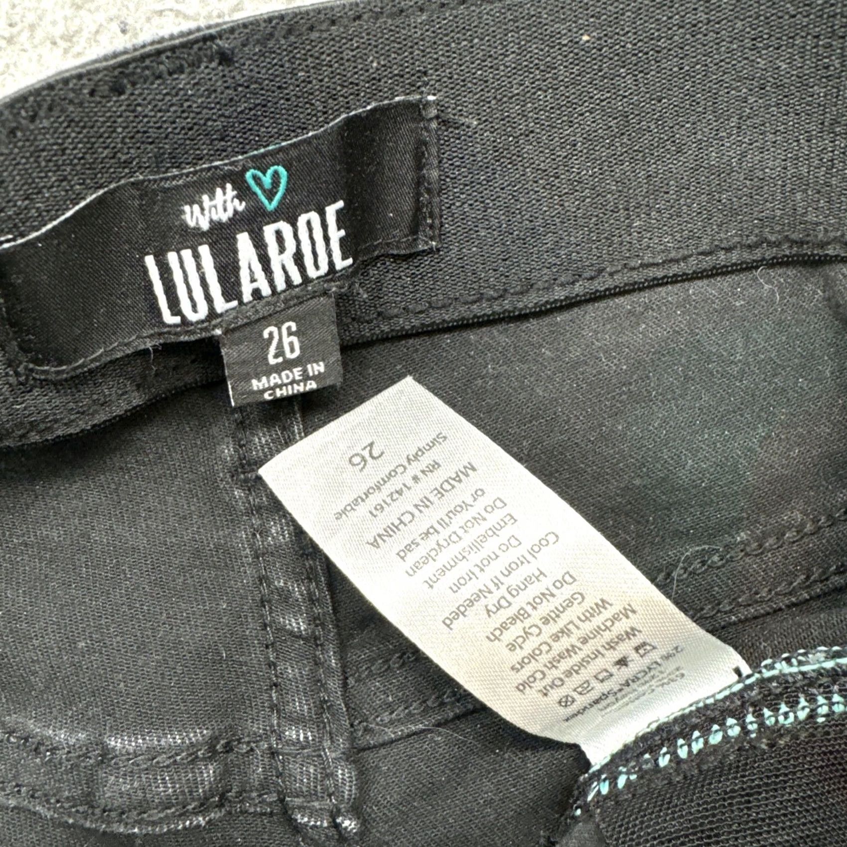 Vintage LuLaRoe Jeans Women’s Black Mid Rise Skinny Magic Waistband Denim SZ 26 - 5-Pocket, Stretch, Cotton Blend, Regular, Vintage? No, 90s/ Casual Size 26" / US 2 / IT 38 - 4 Thumbnail