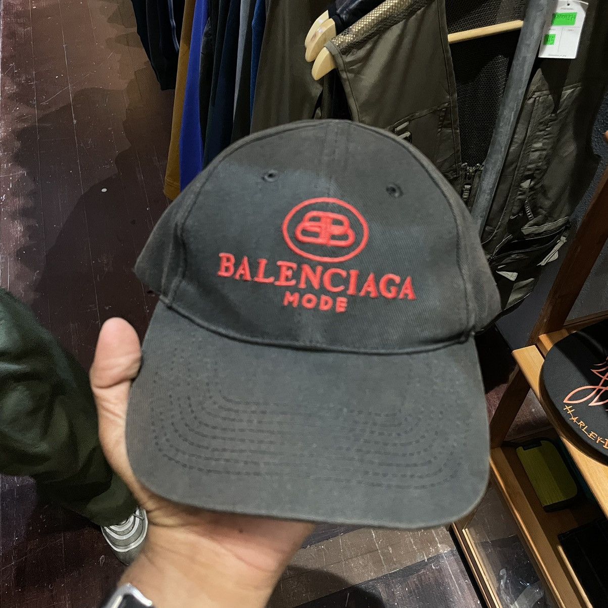 Balenciaga Balenciaga Black and Red Lock Baseball Cap -DMC Size ONE SIZE - 1 Thumbnail