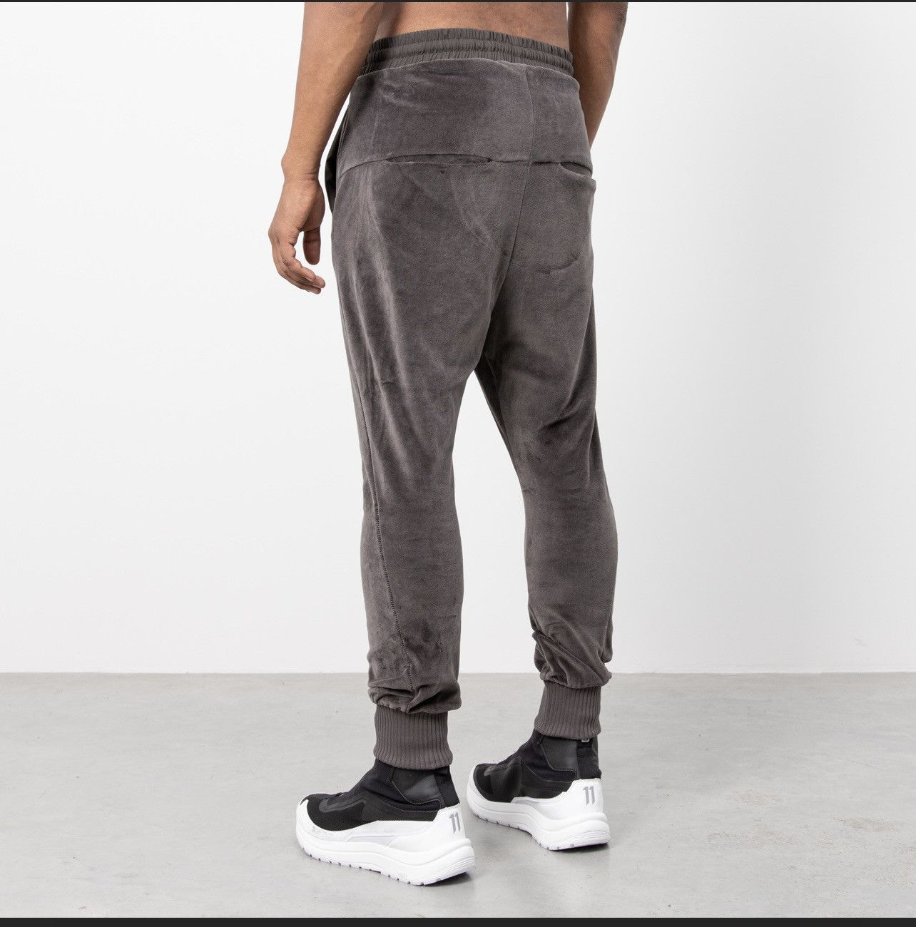 Thom Krom Thom Krom Velvet Drop Crotch Sweatpants in Taupe Size US 31 - 5 Thumbnail
