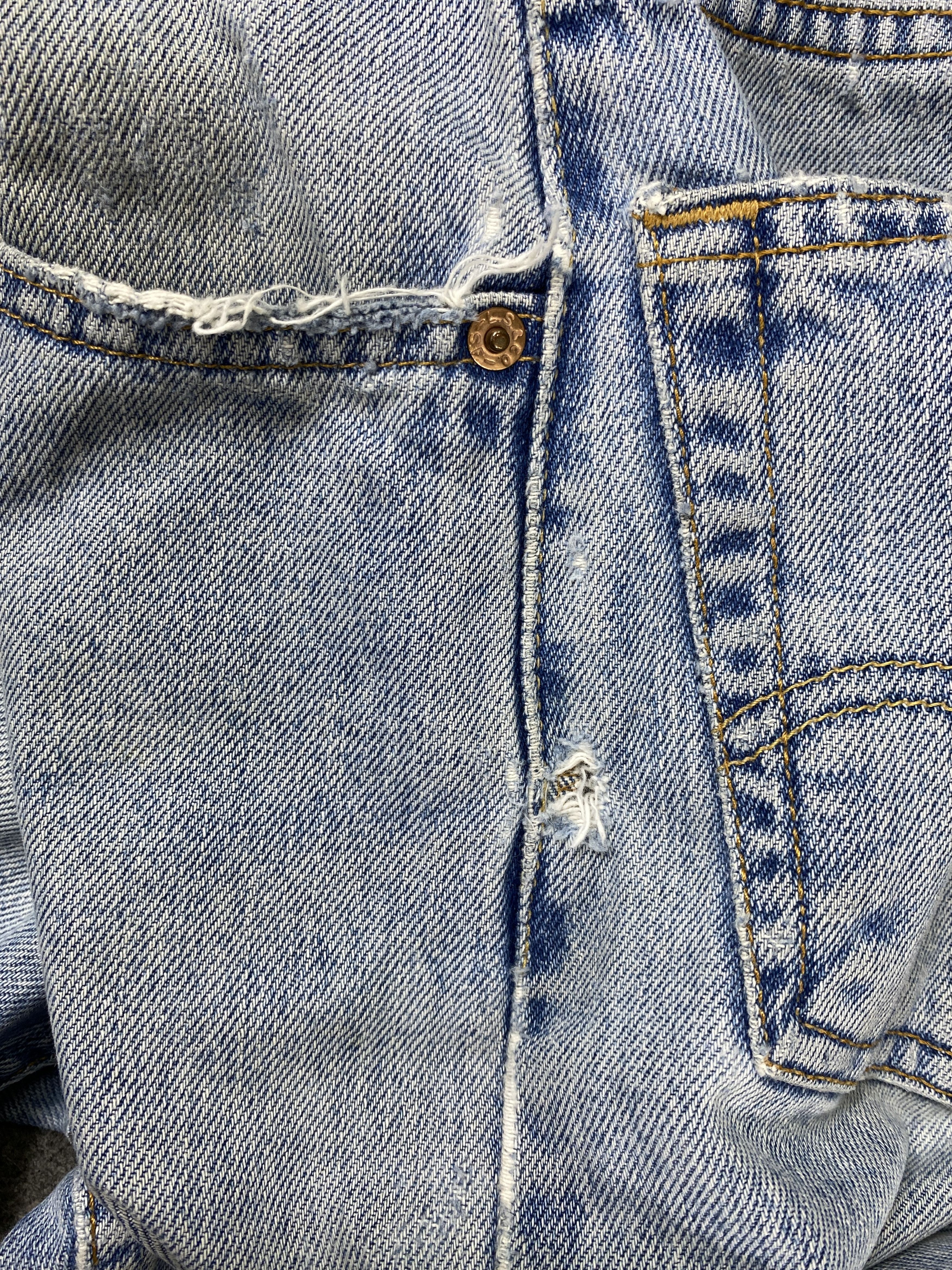 Levi's Dirty Light Blue Vintage Levi's 550 33x26.5 Denim -JN2171 Size US 33 - 11 Thumbnail