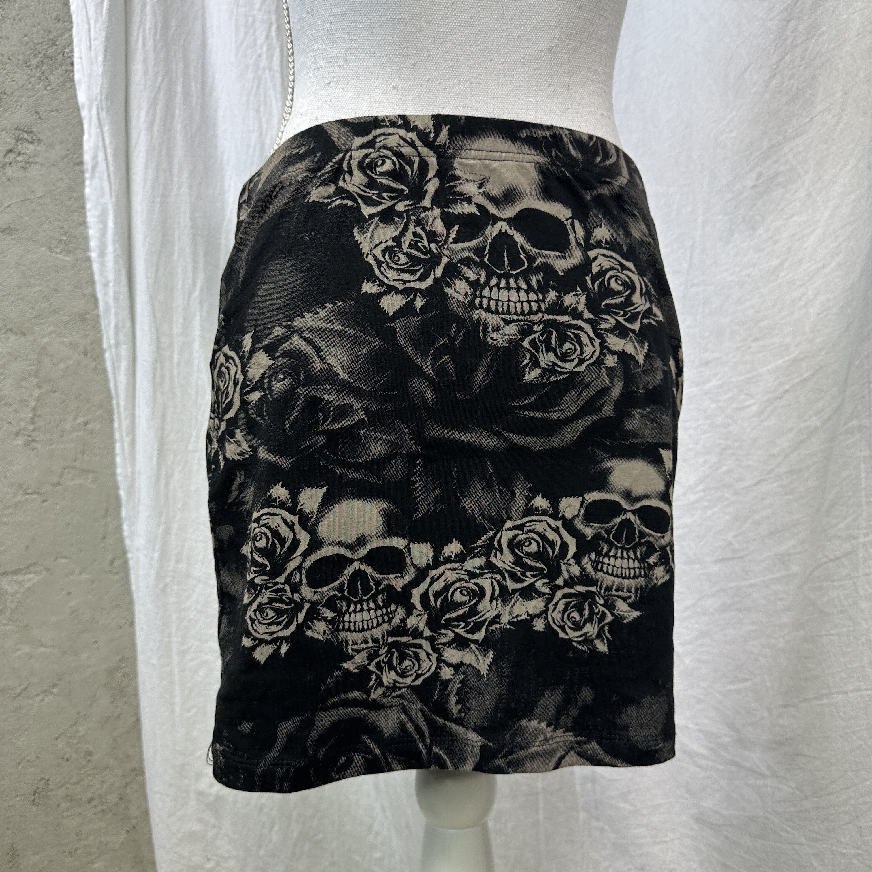 Vintage Vintage Avant Garde Opium Skull Print Skirt/Top Tube Y2K Size 28" / US 6 / IT 42 - 4 Thumbnail