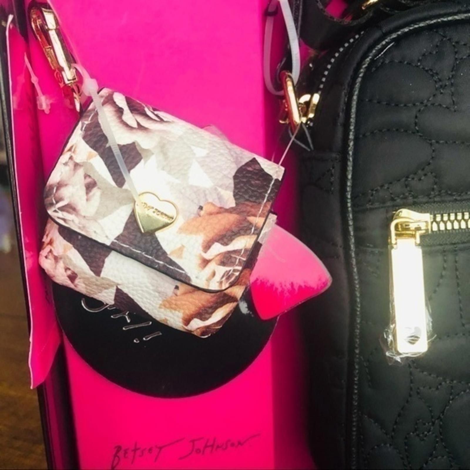 Designer Betsey Johnson Crossbody Bag With Air Pod Case NWT Size ONE SIZE - 3 Thumbnail