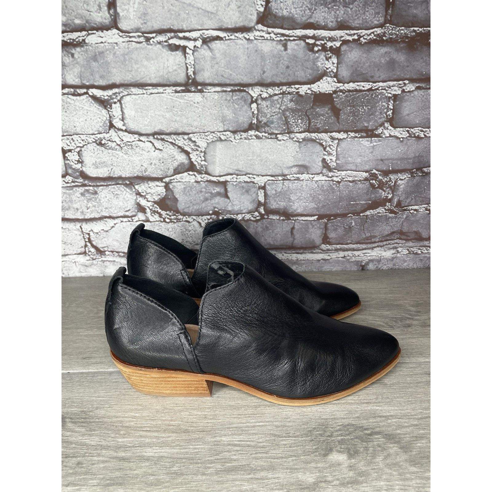 Frye Frye and Co. Rubie Black Leather Slip On V Cut Out Sides Hee Size US 7.5 / IT 37.5 - 18 Thumbnail