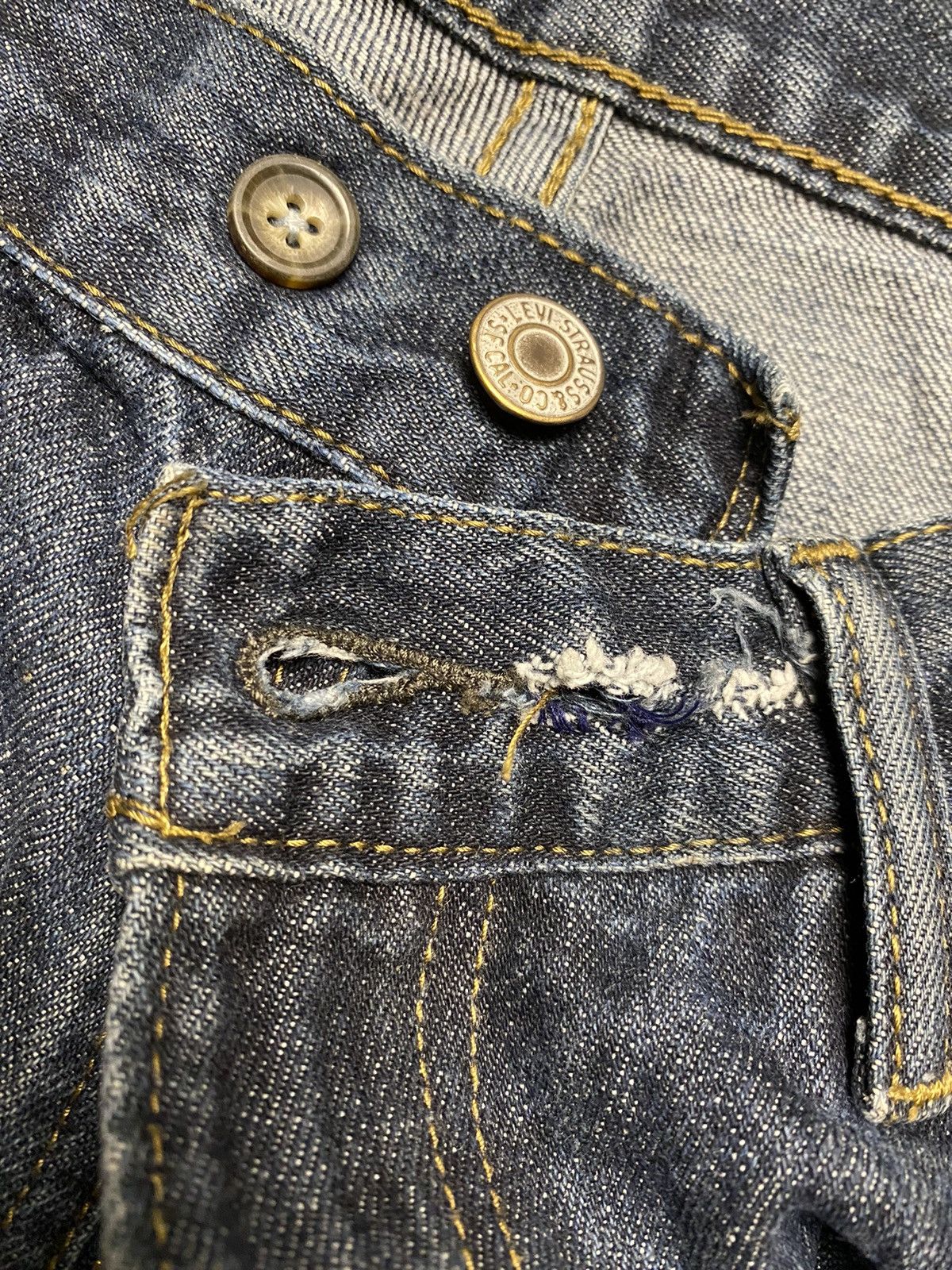 Levi’s 559 distressed denim street wear vintage