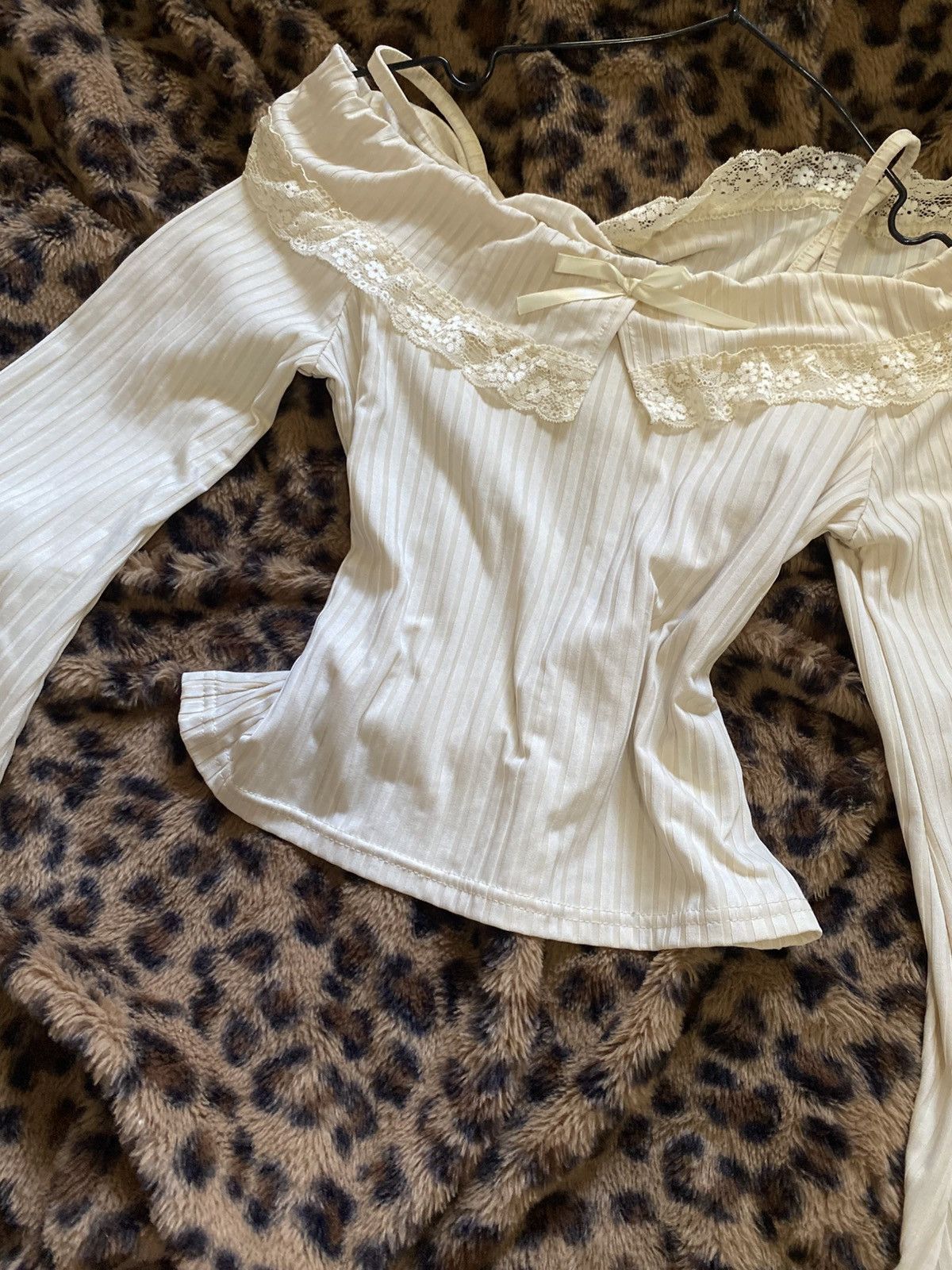 Shein Cream Off-Shoulder Coquette Top Size S / US 4 / IT 40 - 1 Thumbnail