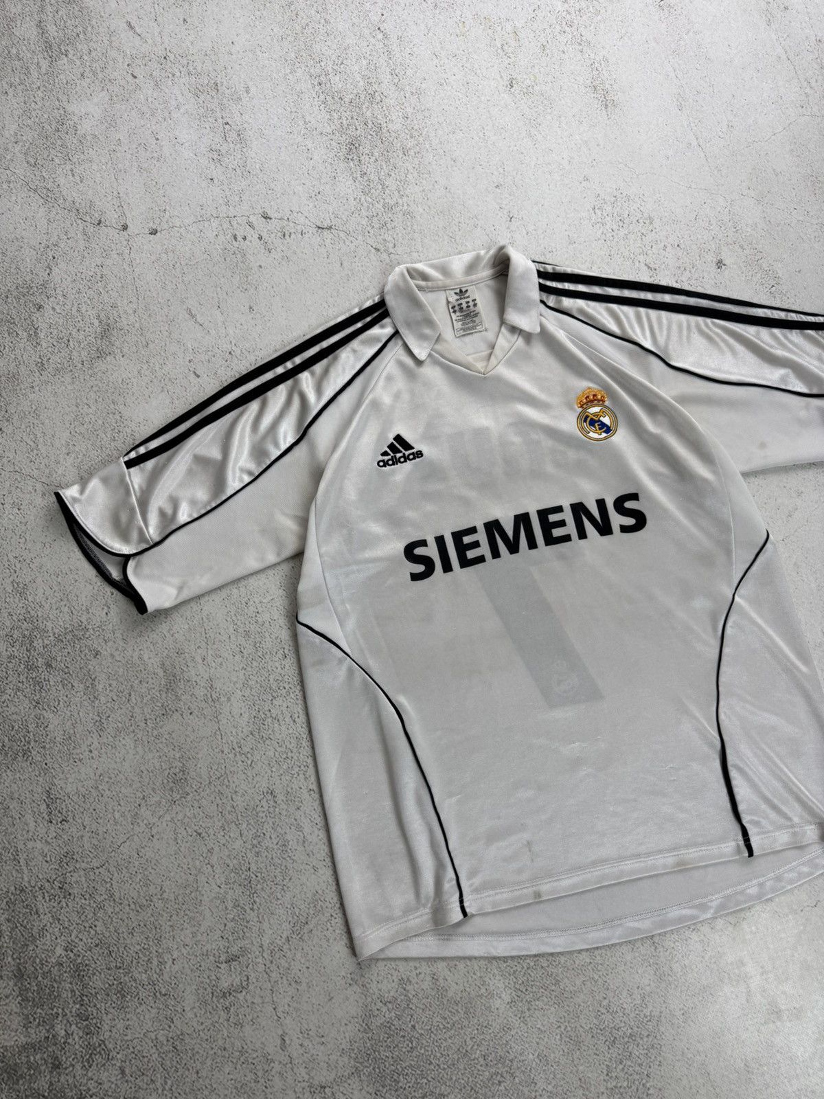 Adidas Adidas Real Madrid 7 Raul 2005 2006 Siemens Home Jersey Size US M / EU 48-50 / 2 - 5 Thumbnail