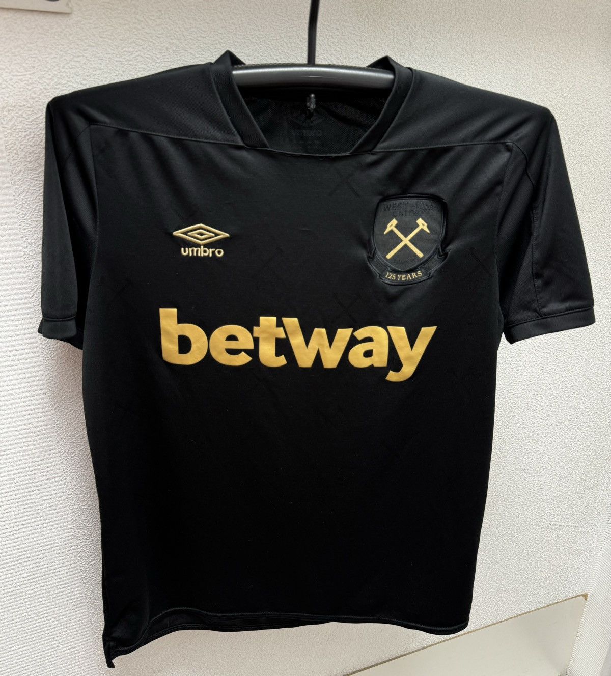 Umbro West Ham United umbro soccer jersey L monogram Size US L / EU 52-54 / 3 - 1 Thumbnail