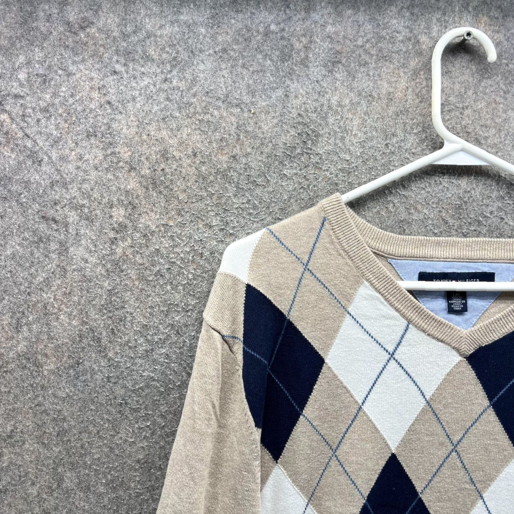 Tommy Hilfiger Tommy Hilfiger Sweater Mens L Beige Cotton V Neck Argyle Pullover Knit Logo Size US L / EU 52-54 / 3 - 5 Thumbnail