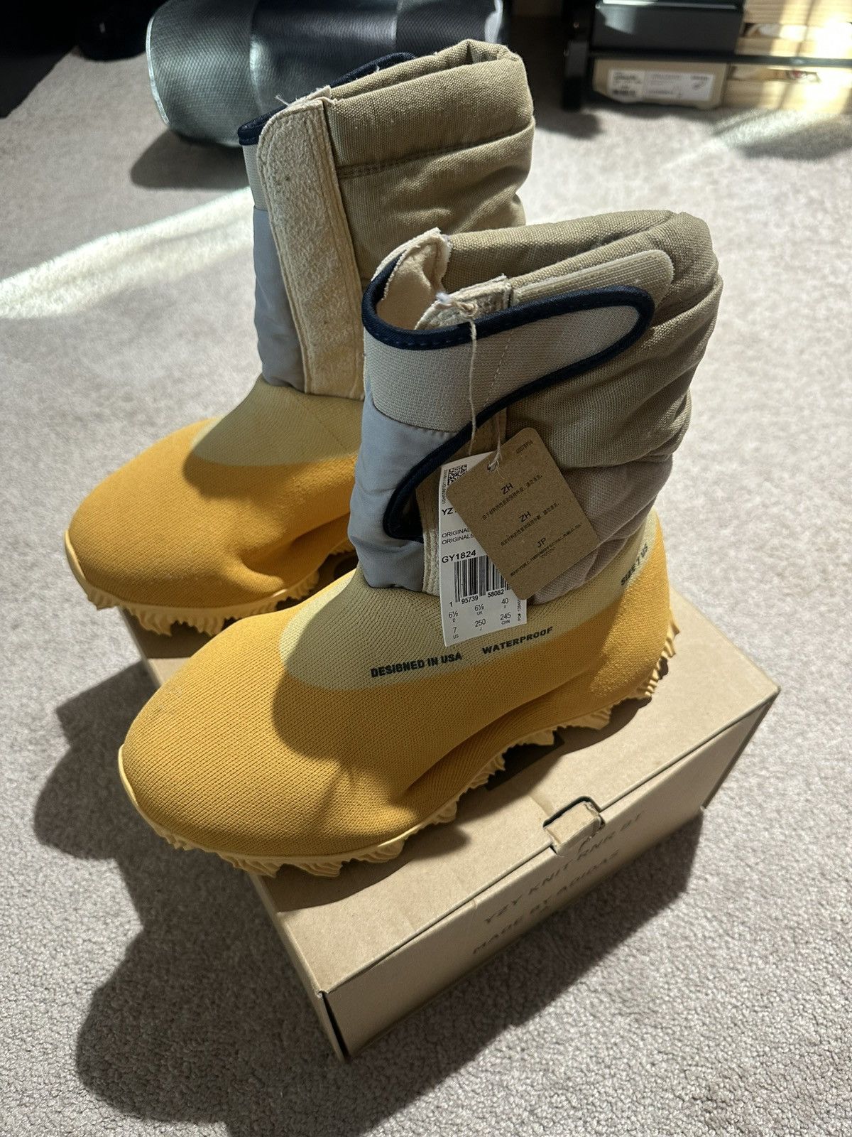 Yeezy Yeezy knit rnr Size US 6.5 / EU 39-40 - 1 Thumbnail