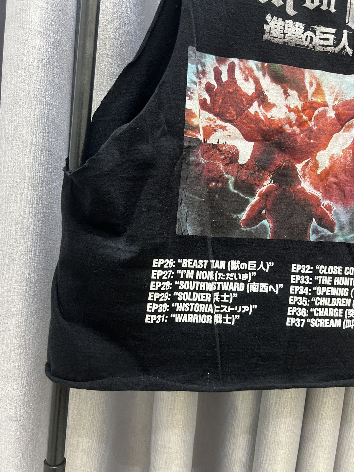 Anime ATTACK OF TITAN SEASON 2 DISTRESSED SLEVELESS CROPPED TEE Size US M / EU 48-50 / 2 - 6 Thumbnail