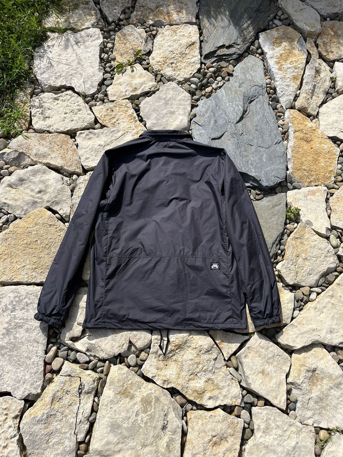 Nike Nike sb shield windbreaker jacket skateboard chest logo y2k Size US L / EU 52-54 / 3 - 14 Thumbnail