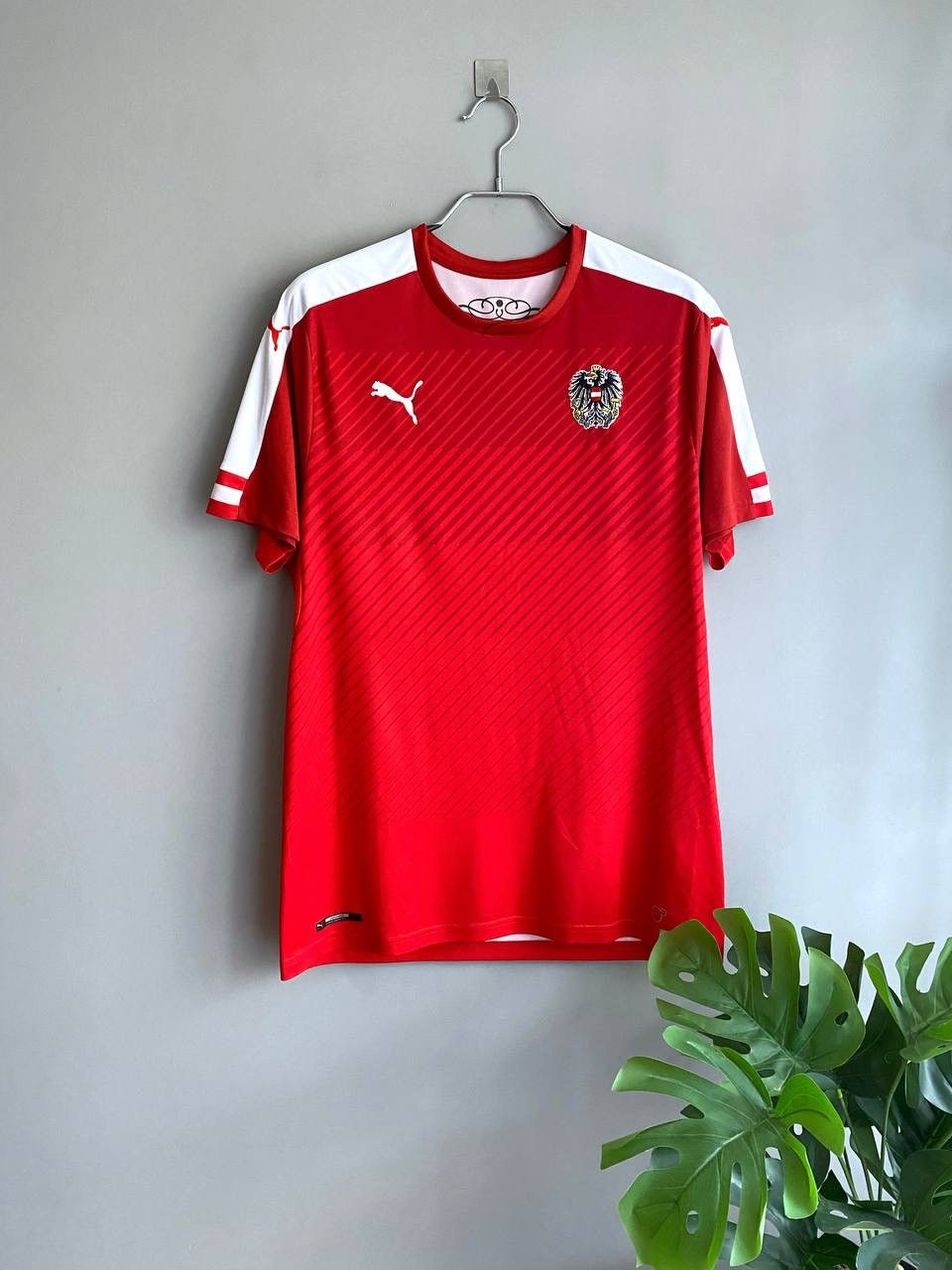 Puma Austria National Team 2015/2016 Home Soccer Jersey, Size L Size US L / EU 52-54 / 3 - 1 Thumbnail