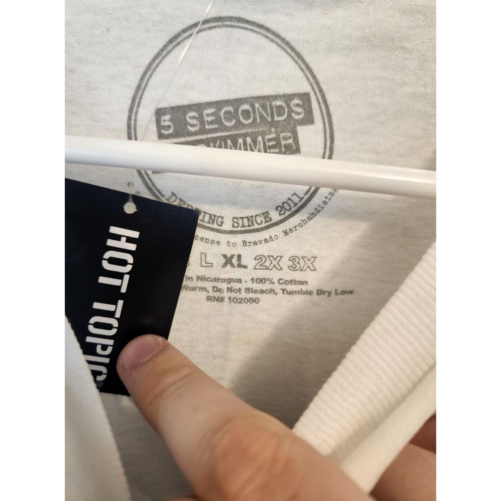 Hot Topic NWT 5 Seconds Of Summer Womens T-Shirt Short Sleeve White Hot Topic XL Shirt Womens XS? Size XL / US 12-14 / IT 48-50 - 2 Thumbnail