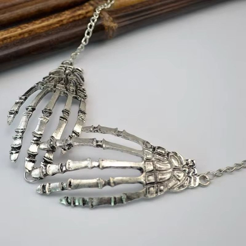 Jewelry × Vintage Gothic Punk Skeleton Hand Pendant Necklace Size ONE SIZE - 4 Thumbnail