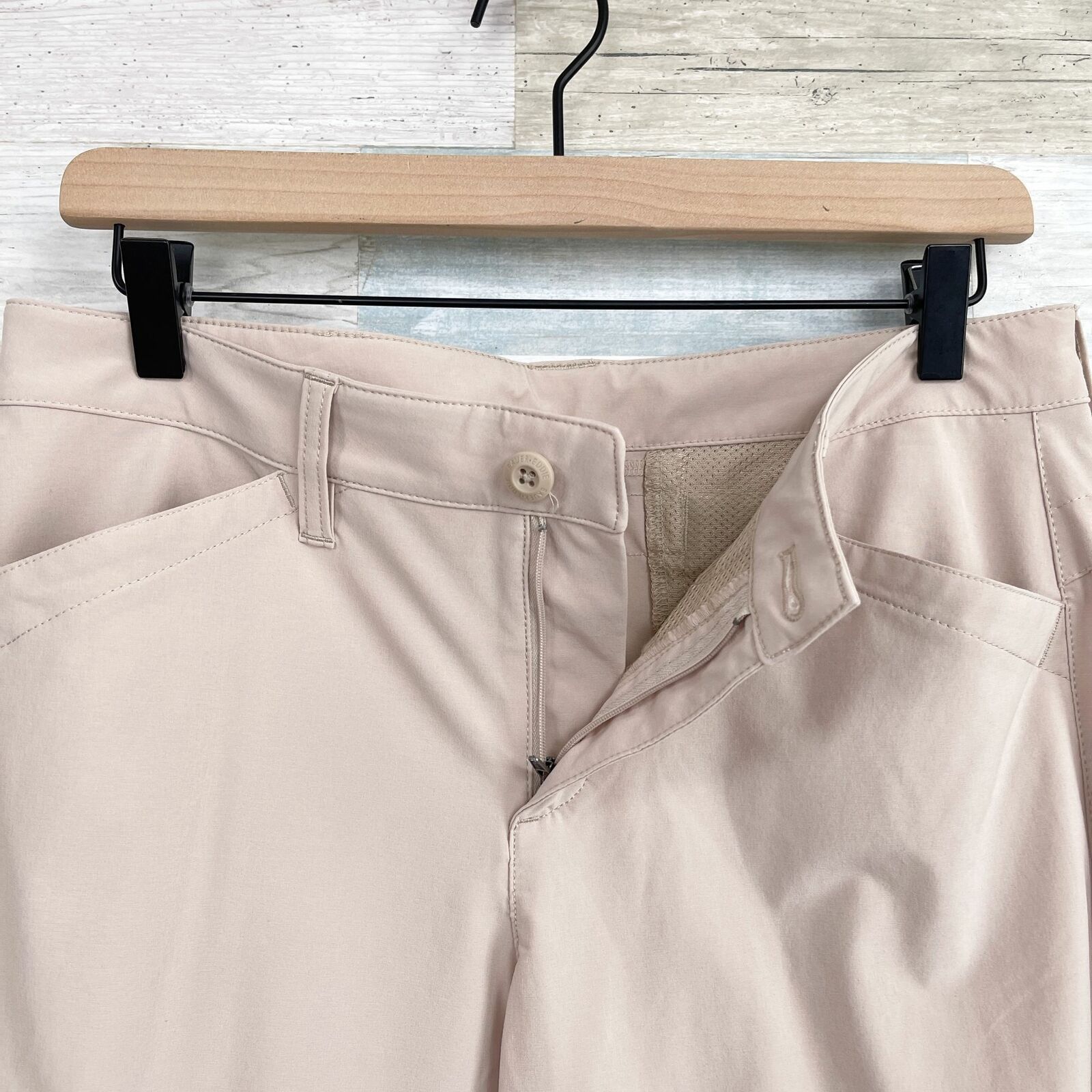 Eddie Bauer Eddie Bauer Ruched Hem Capri Hiking Pants Beige Mid Womens 6 Size 28" / US 6 / IT 42 - 3 Thumbnail