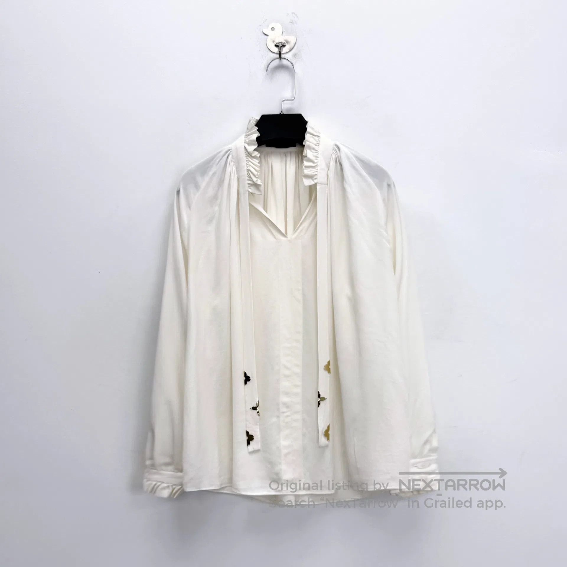 Louis Vuitton Louis Vuitton Metal Three-Flower Pendant Lace Mulberry Sil Size XS / US 0-2 / IT 36-38 - 1 Thumbnail